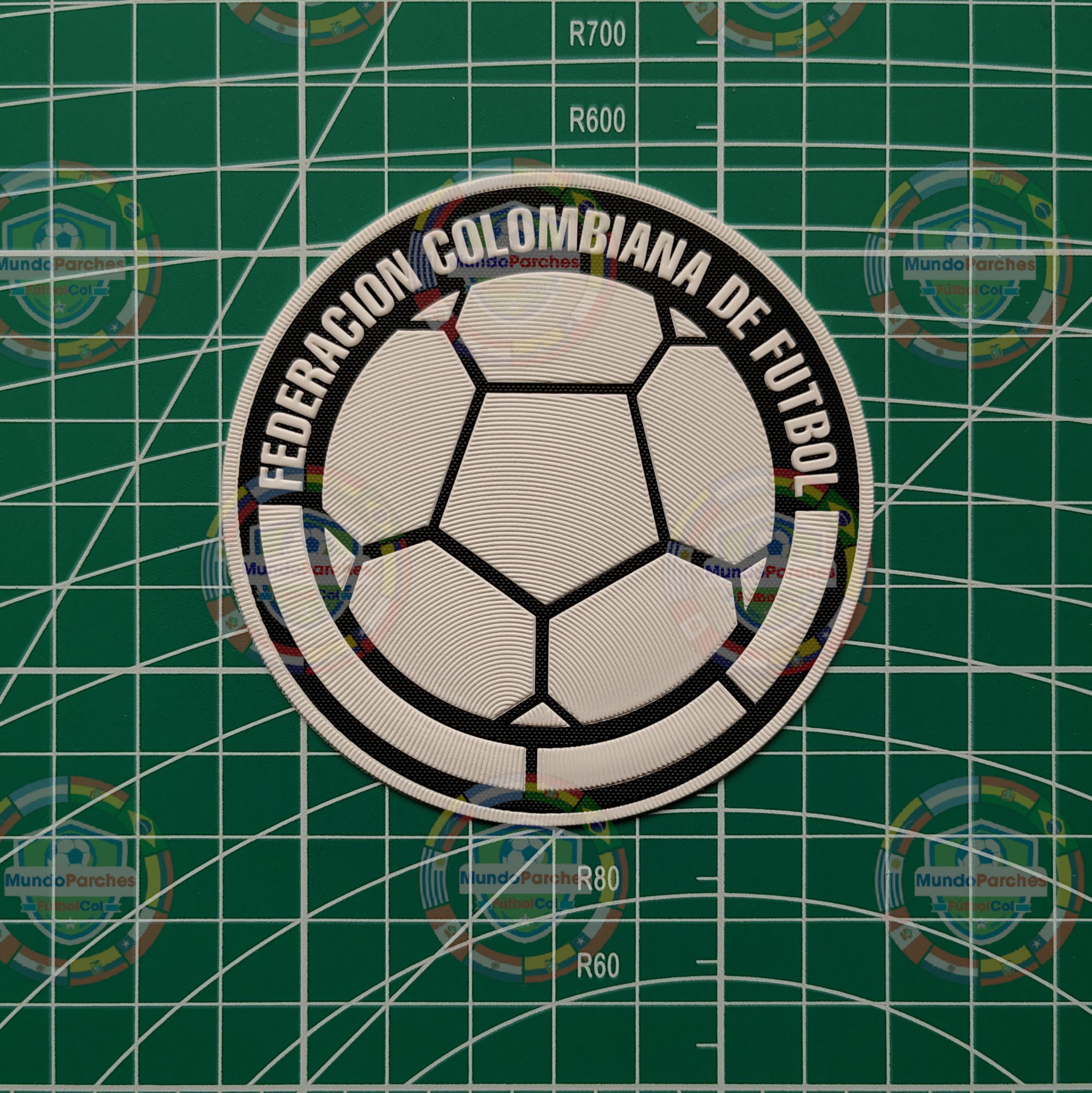 Escudo Selección Colombia 2023 Material Tpu (Caucho) Blanco y Negro