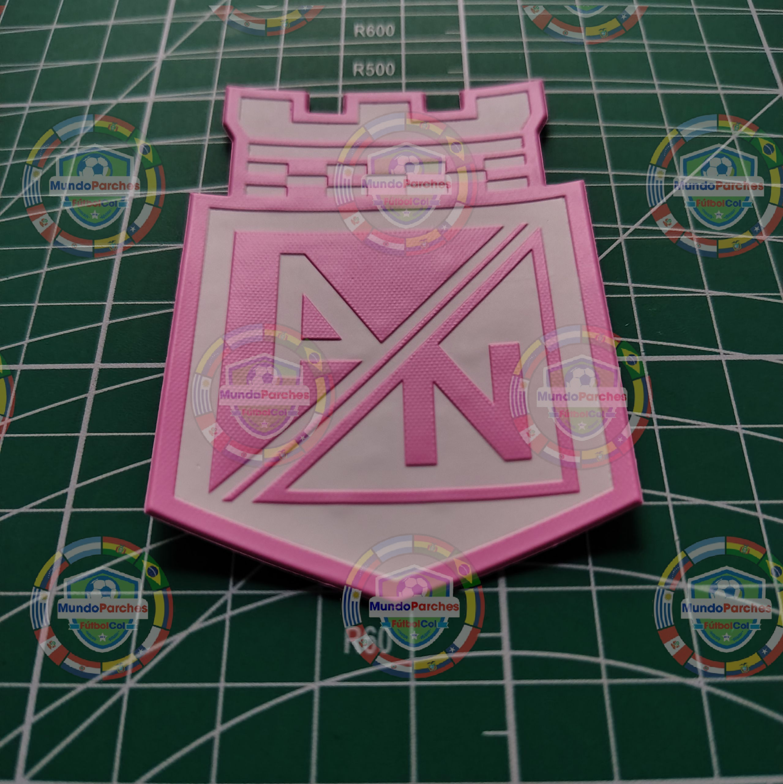 Escudo Atlético Nacional Tpu (Caucho) Blanco y Rosado