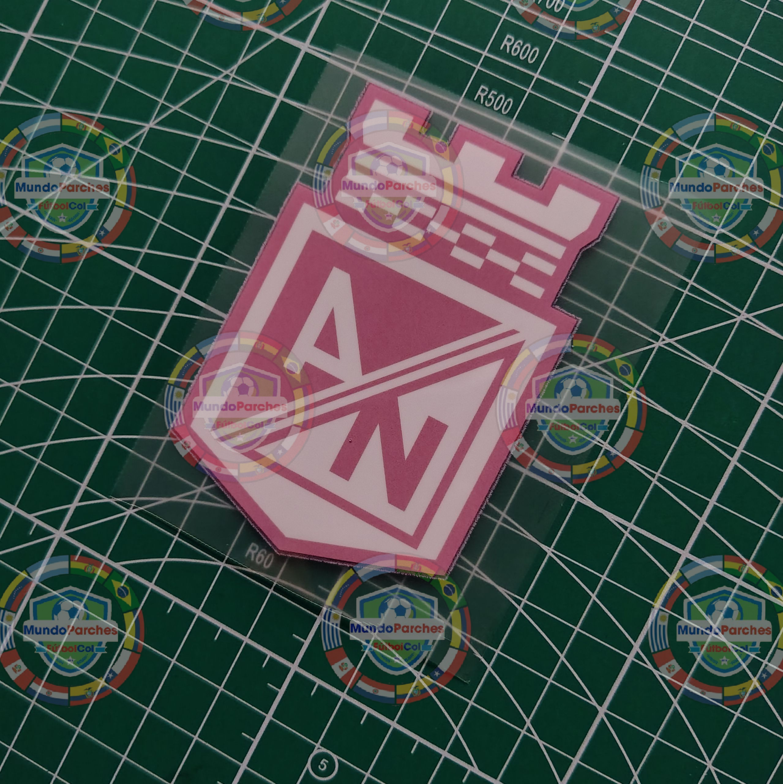 Escudo Atlético Nacional (Impreso) Blanco y Rosado