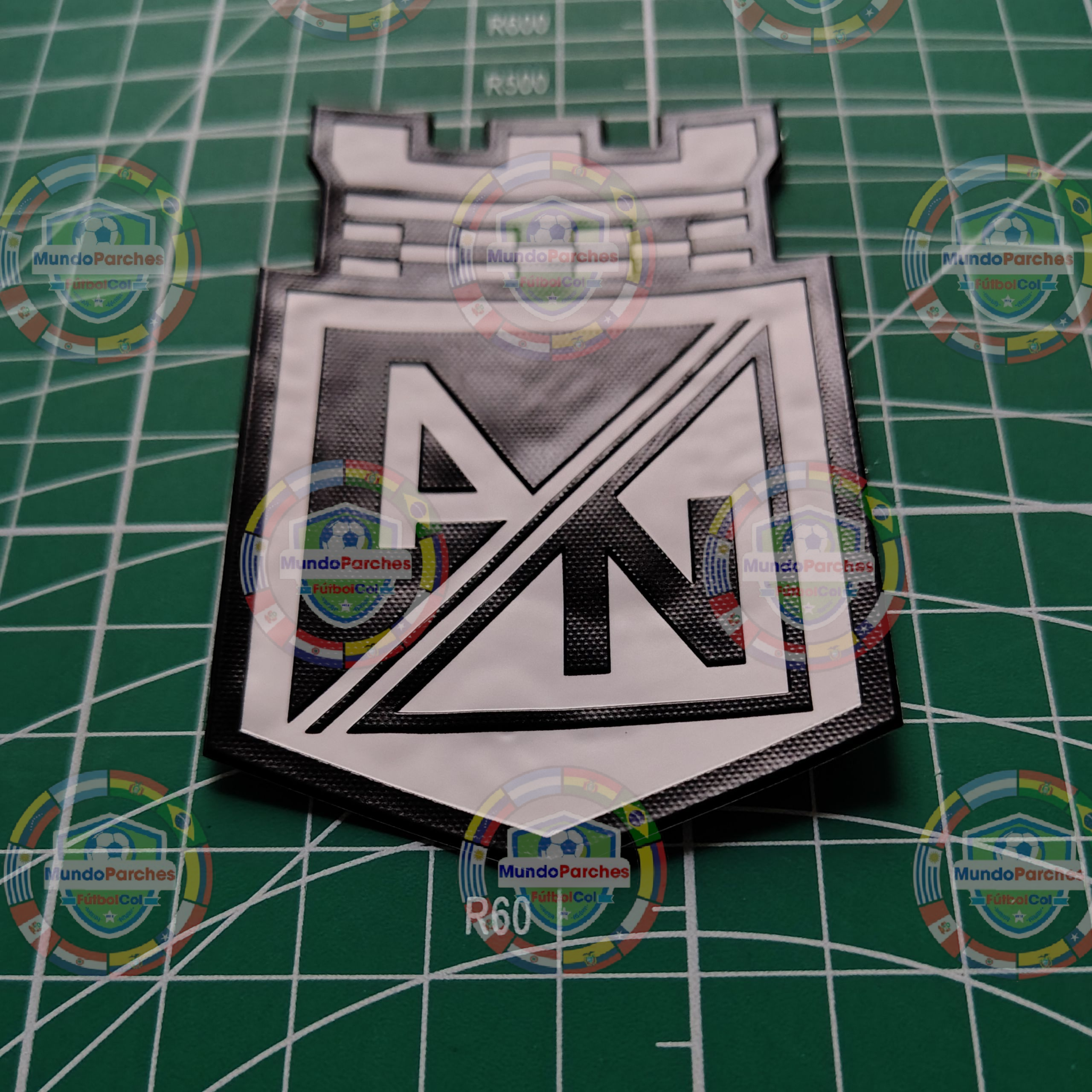 Escudo Atlético Nacional Material Tpu (Caucho) Blanco y Negro
