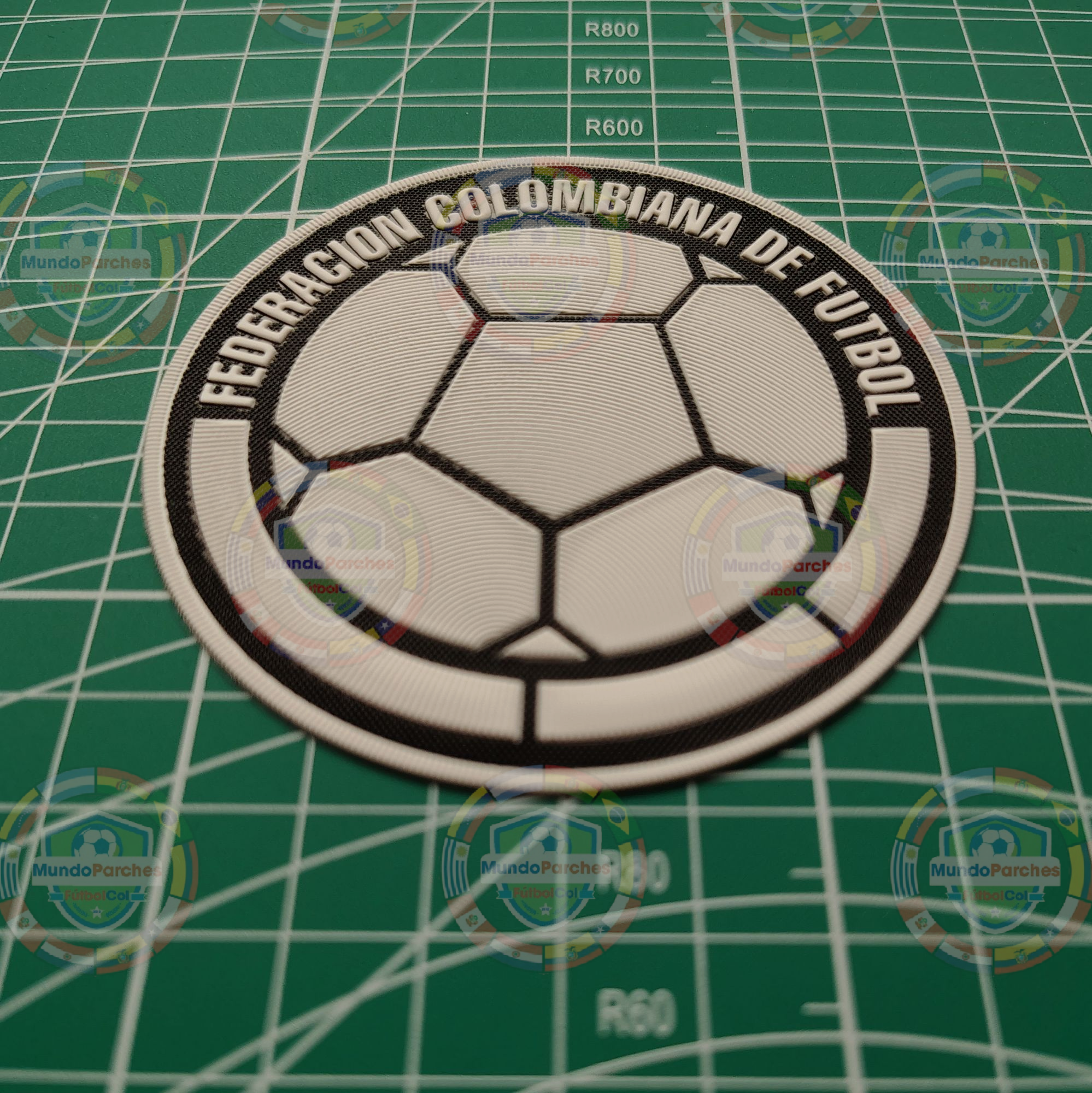 Escudo Selección Colombia 2023 Material Tpu (Caucho) Blanco y Negro