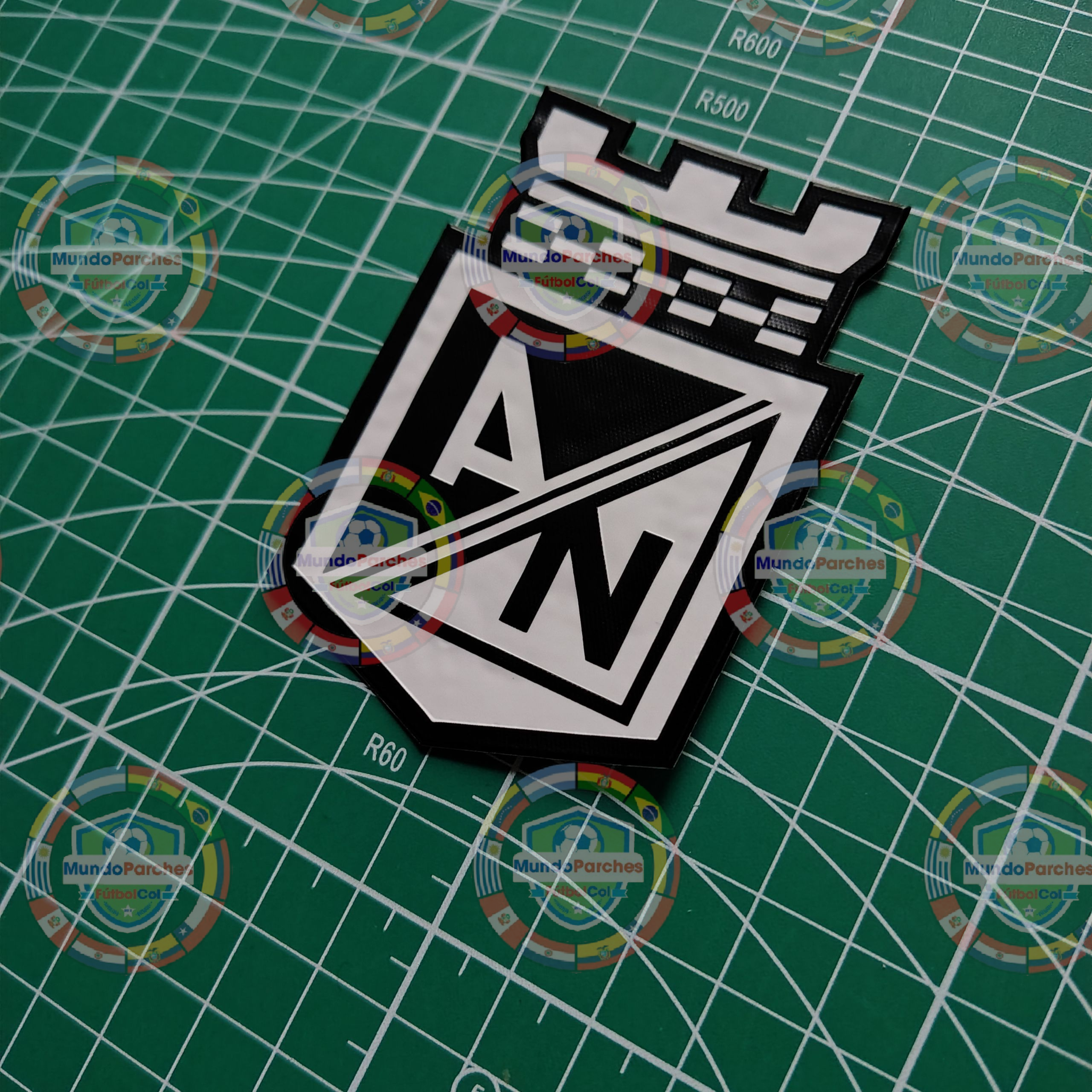 Escudo Atlético Nacional Material Tpu (Caucho) Blanco y Negro