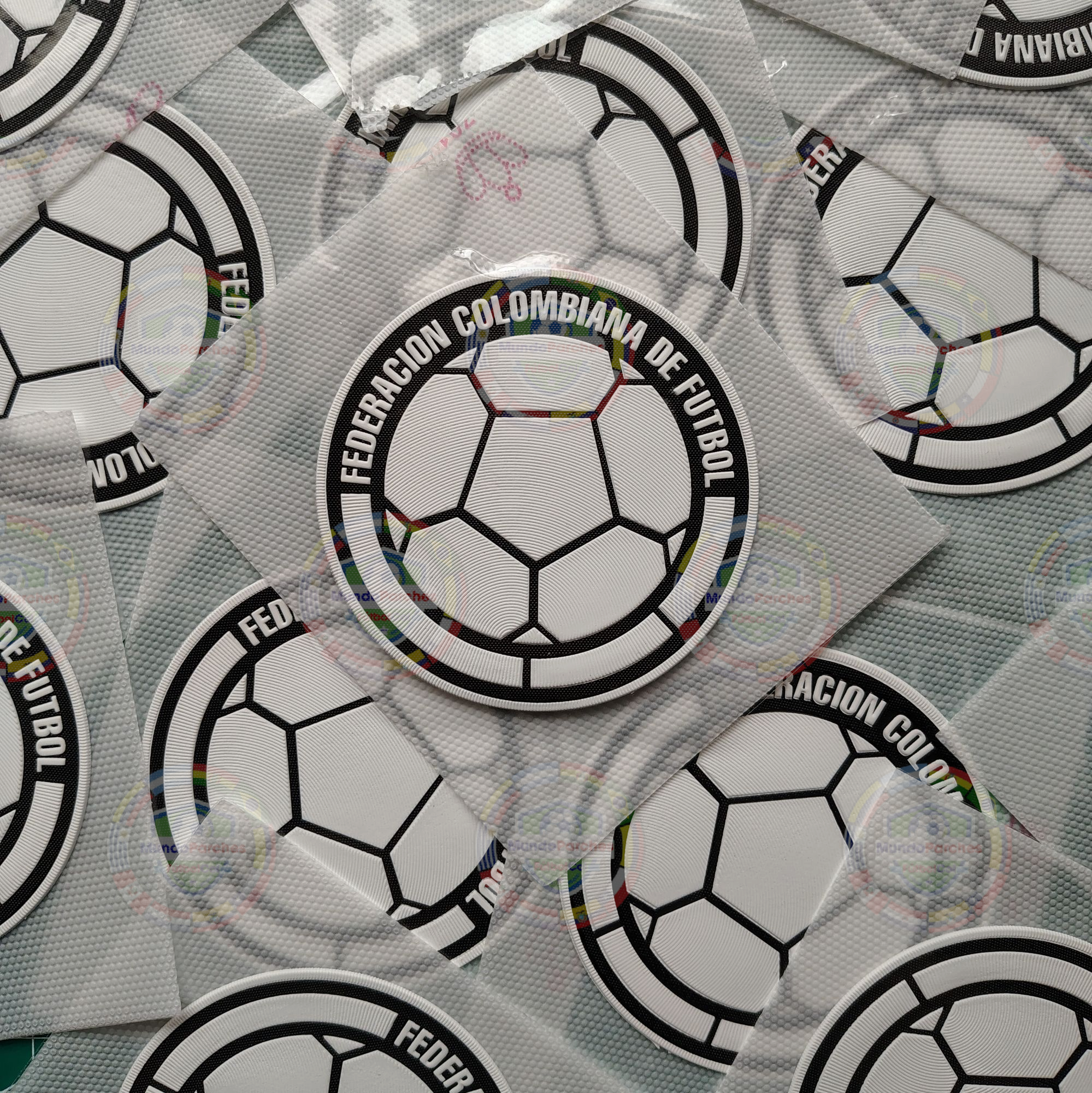 Escudo Selección Colombia 2023 Material Tpu (Caucho) Blanco y Negro