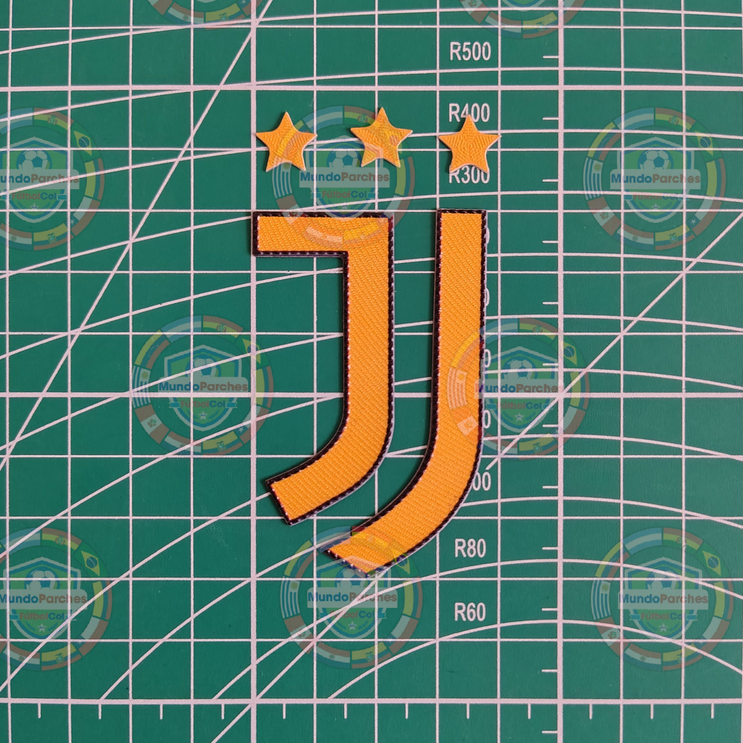 Escudo Juventus Material Tpu (Caucho) Amarillo