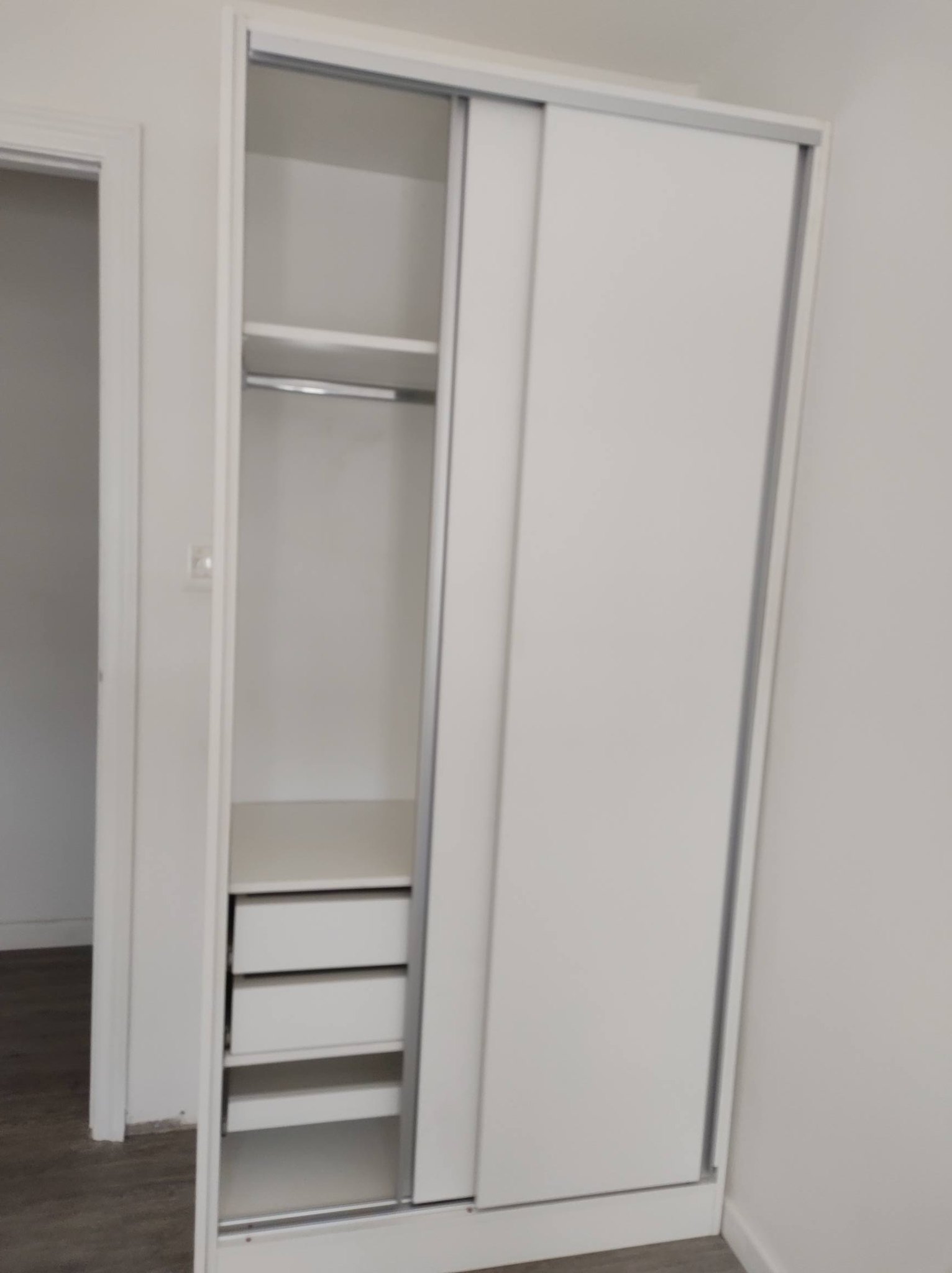 Placard Blanco con Puertas Corredizas
