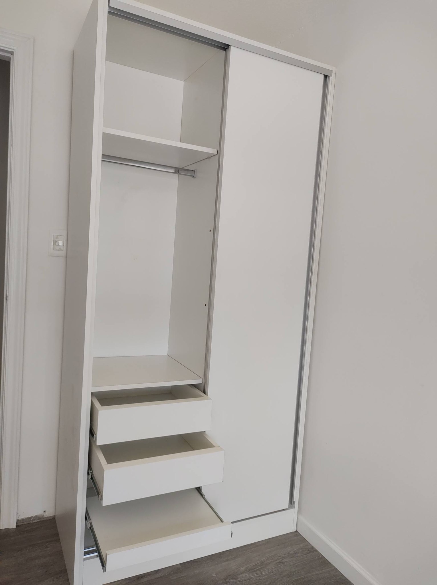 Placard Blanco con Puertas Corredizas