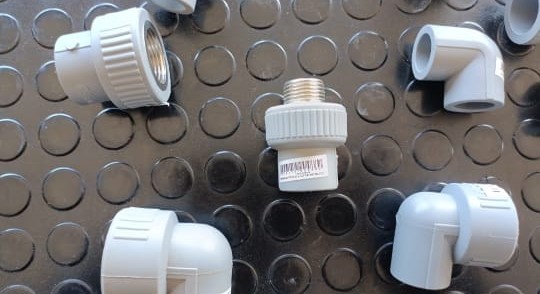 Conectores de PVC para plomería