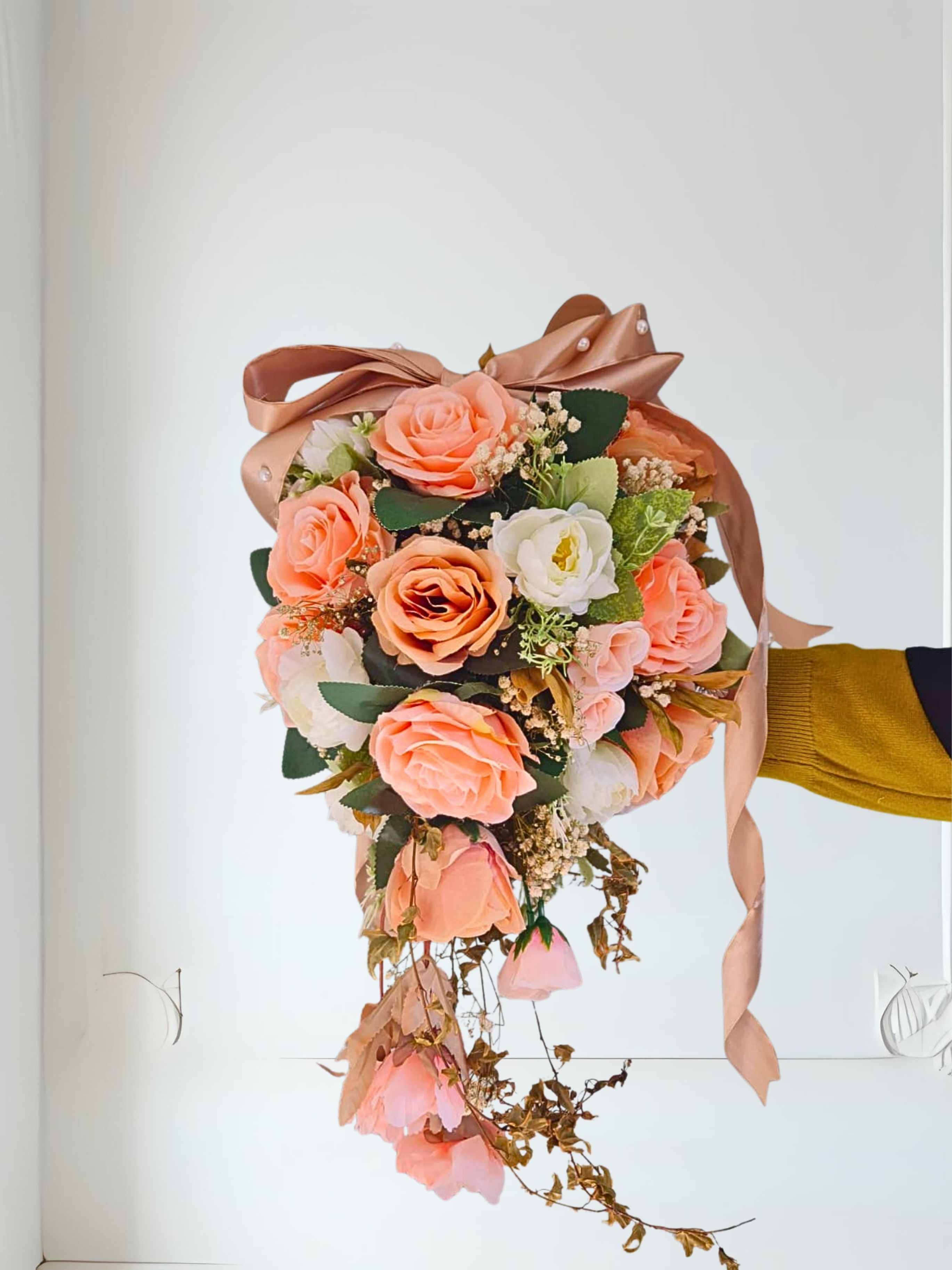 HB17 - Hand Bouquet