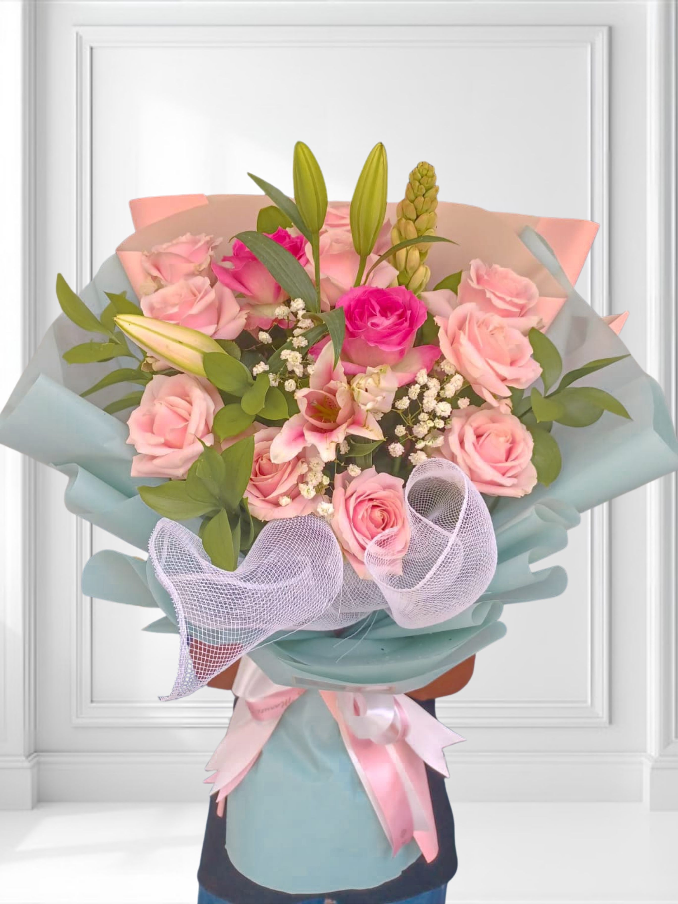 HB43 - Hand Bouquet