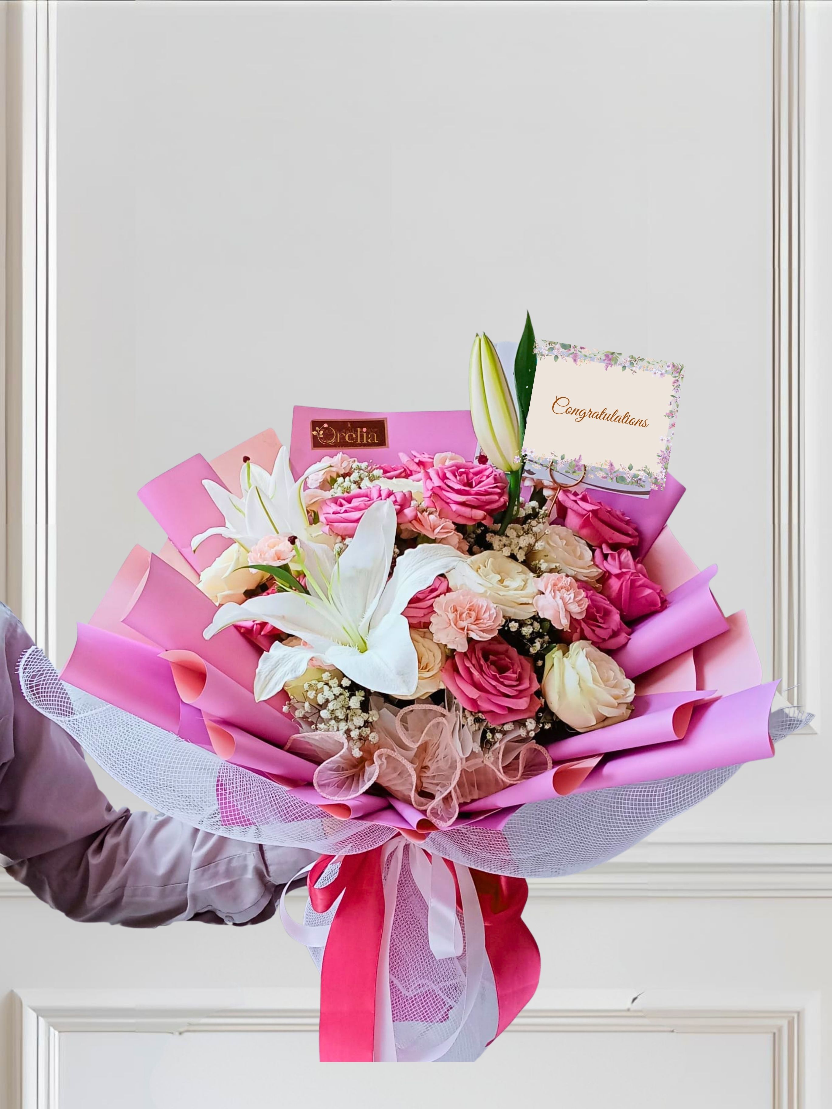 HB54 - Hand Bouquet