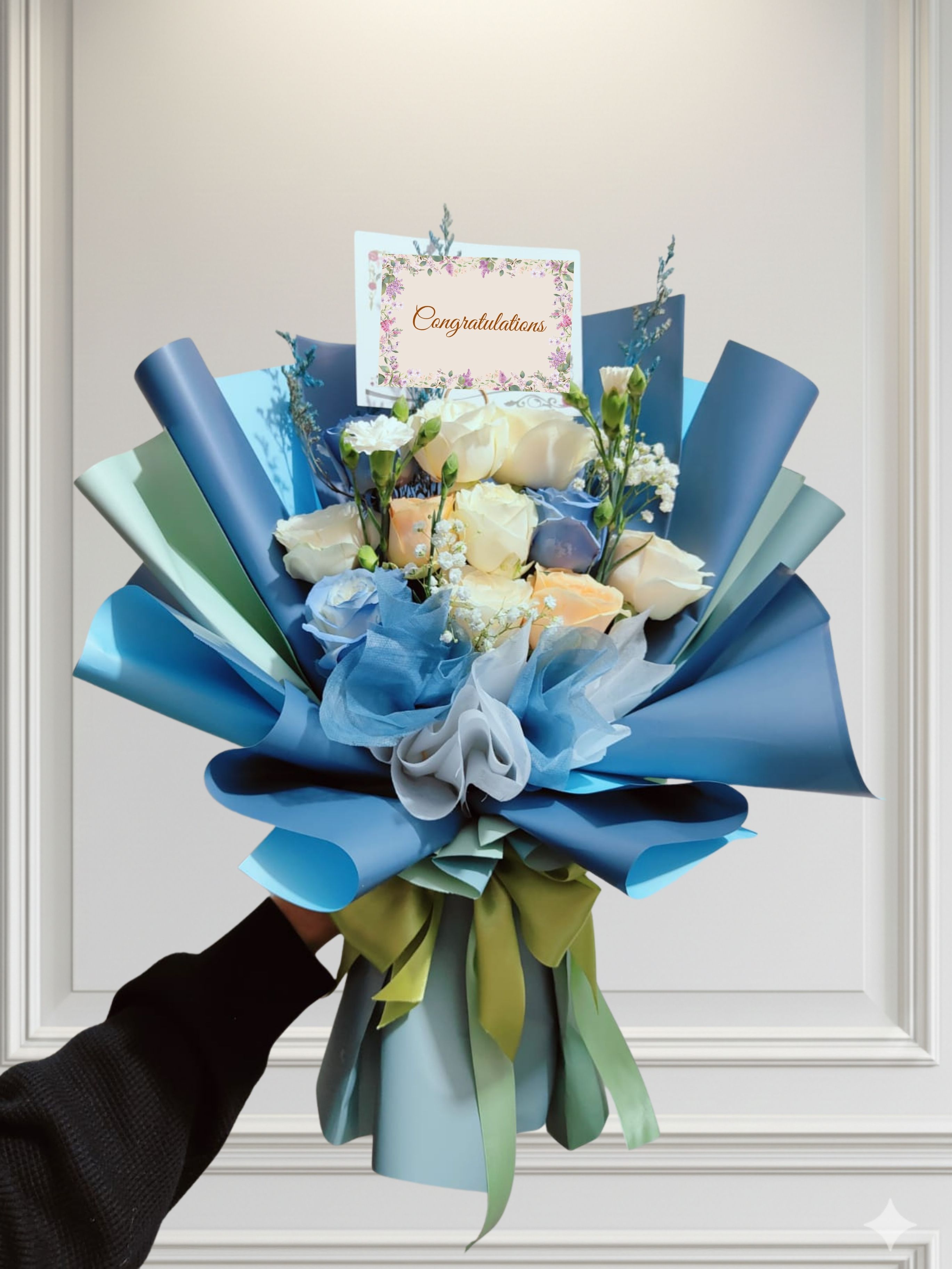 HB56 - Hand Bouquet