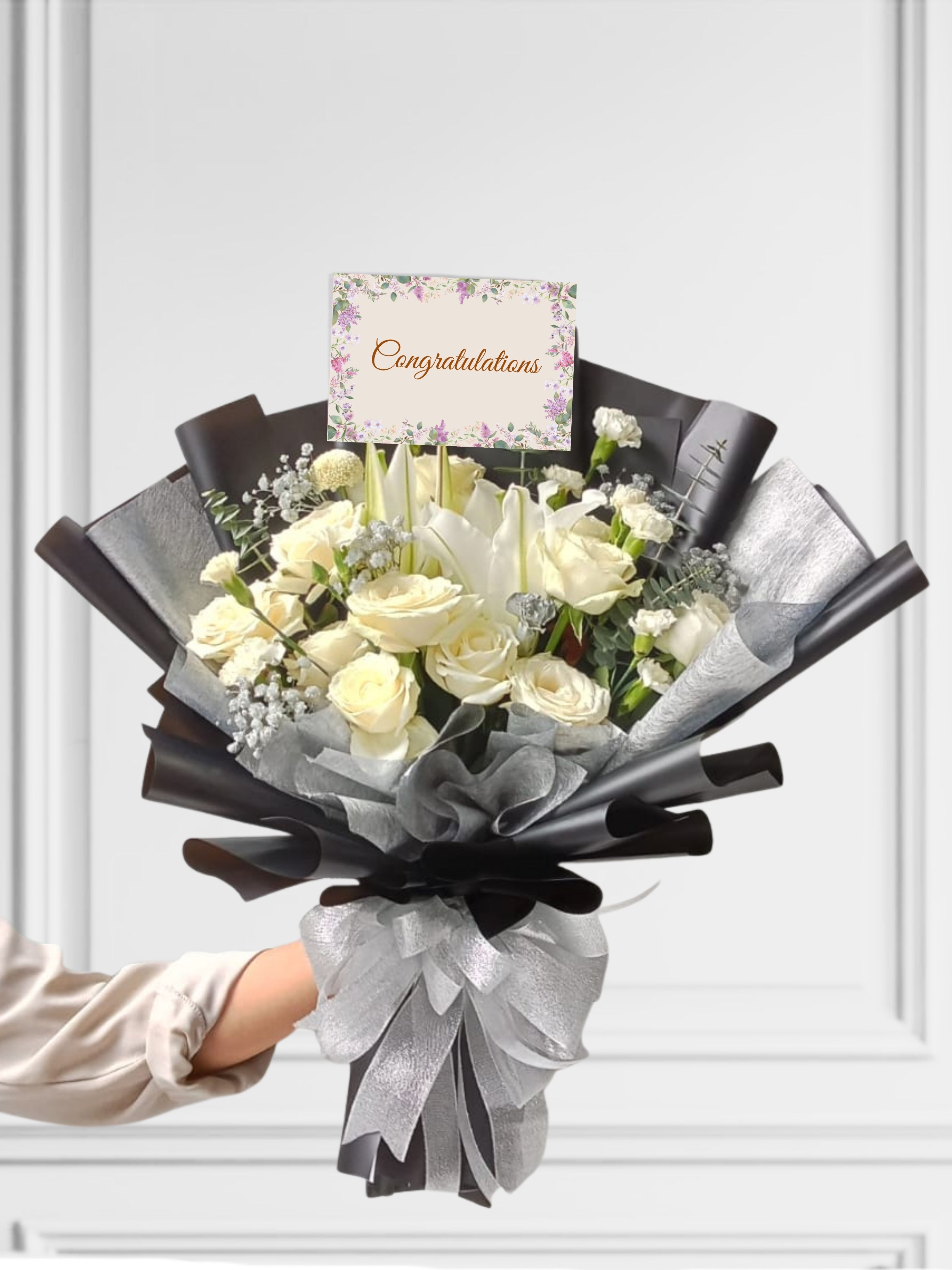 HB34 - Hand Bouquet