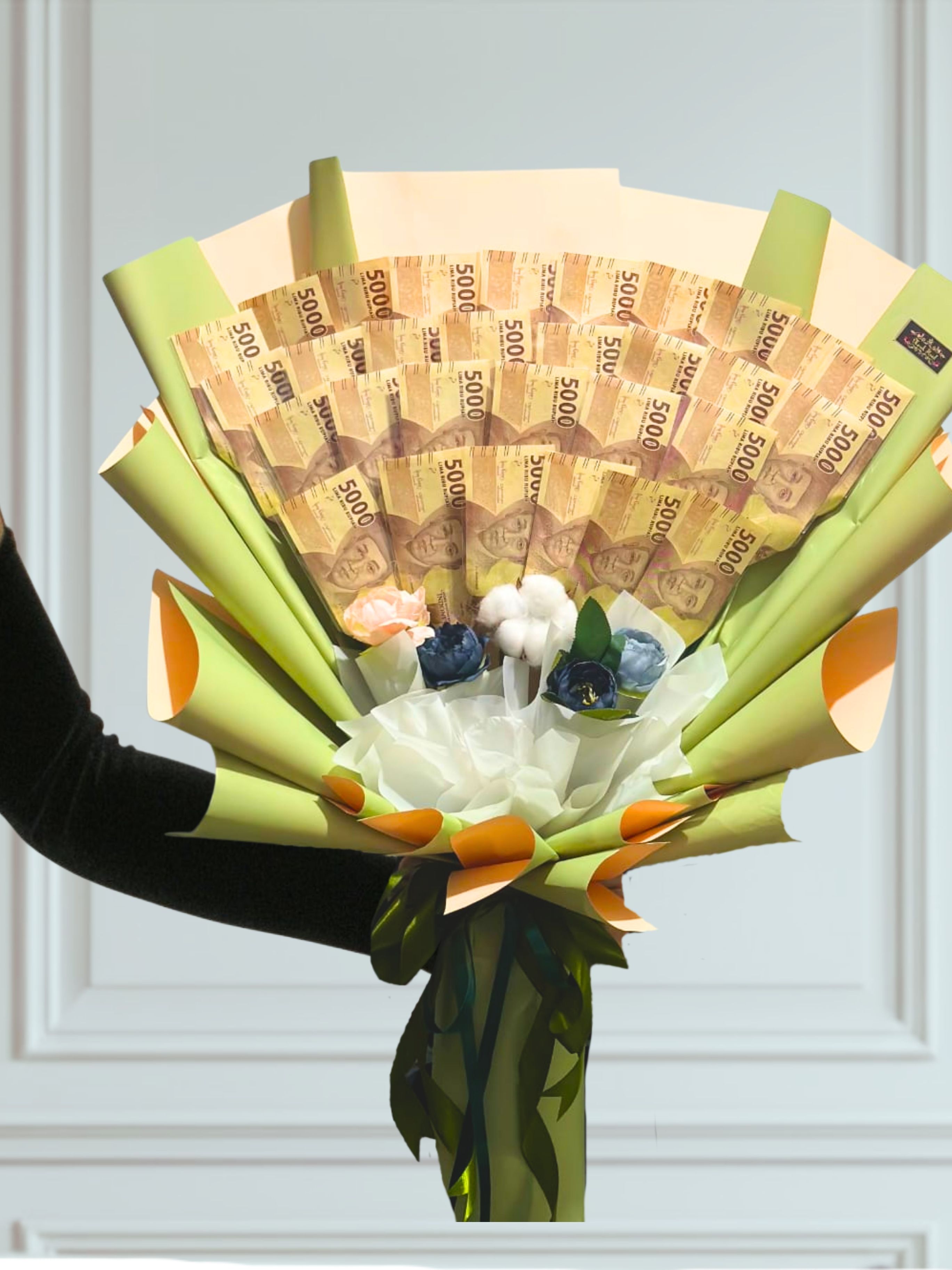 HB61 - Hand Bouquet