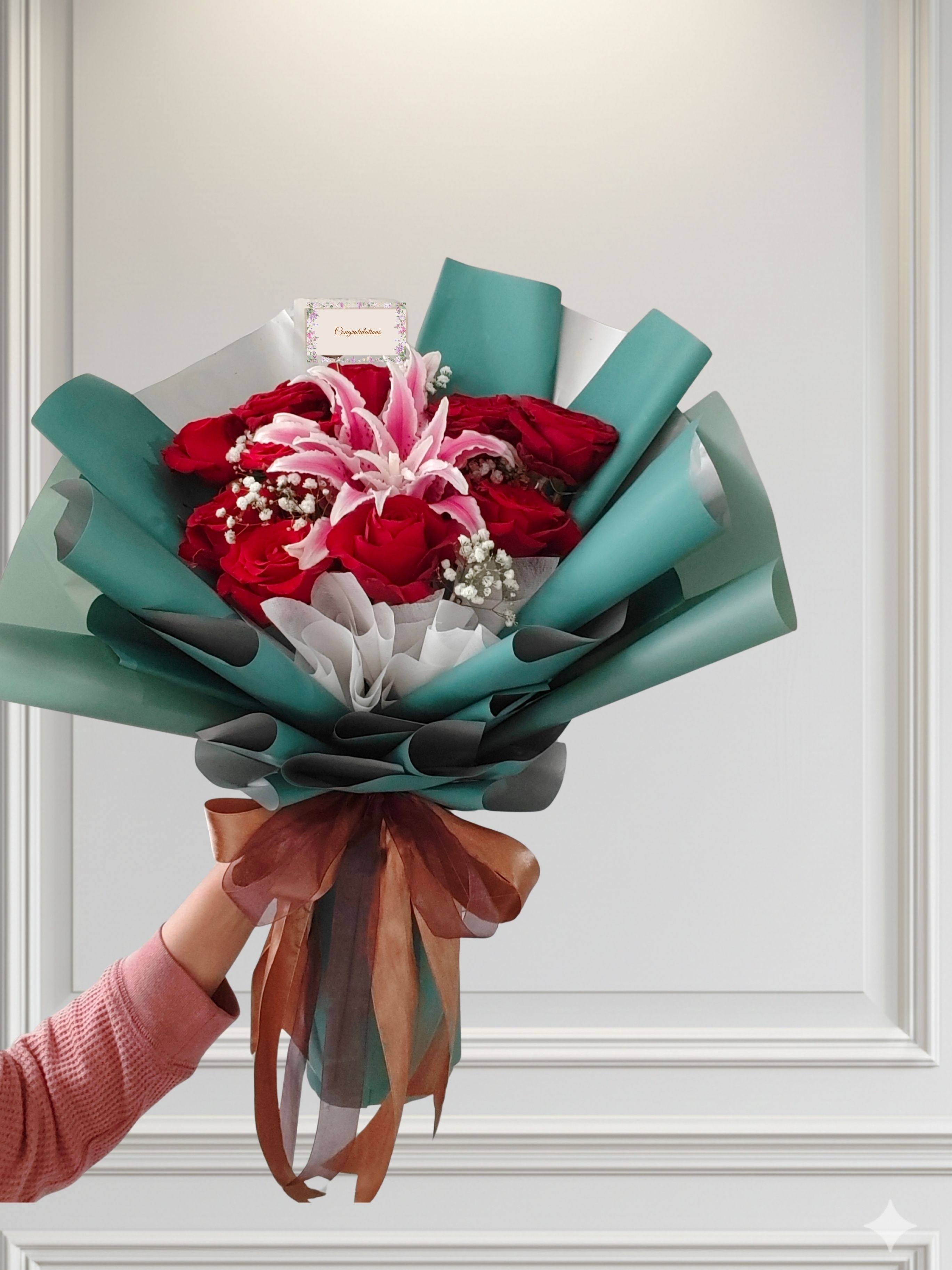 HB31 - Hand Bouquet