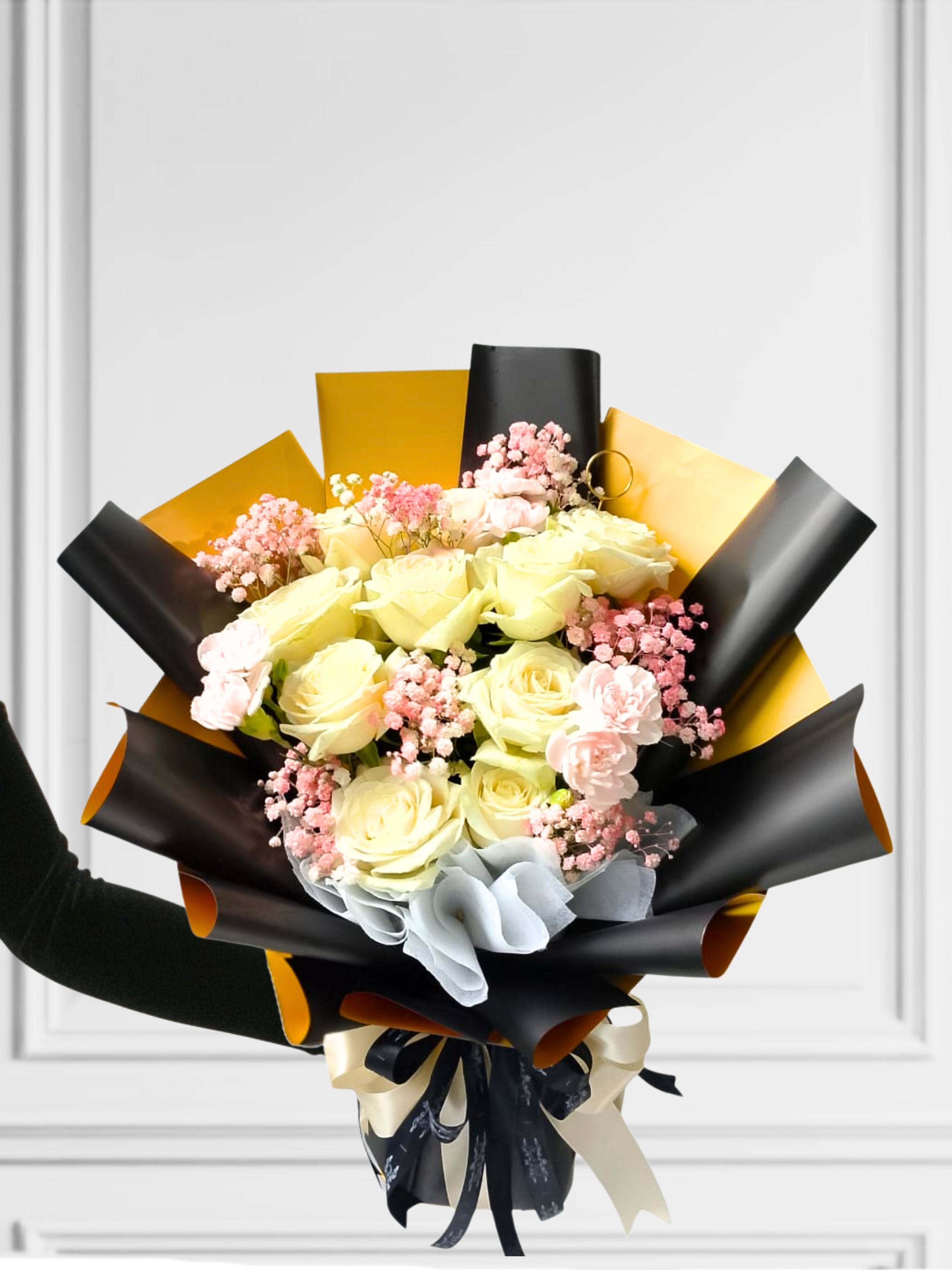 HB28 - Hand Bouquet