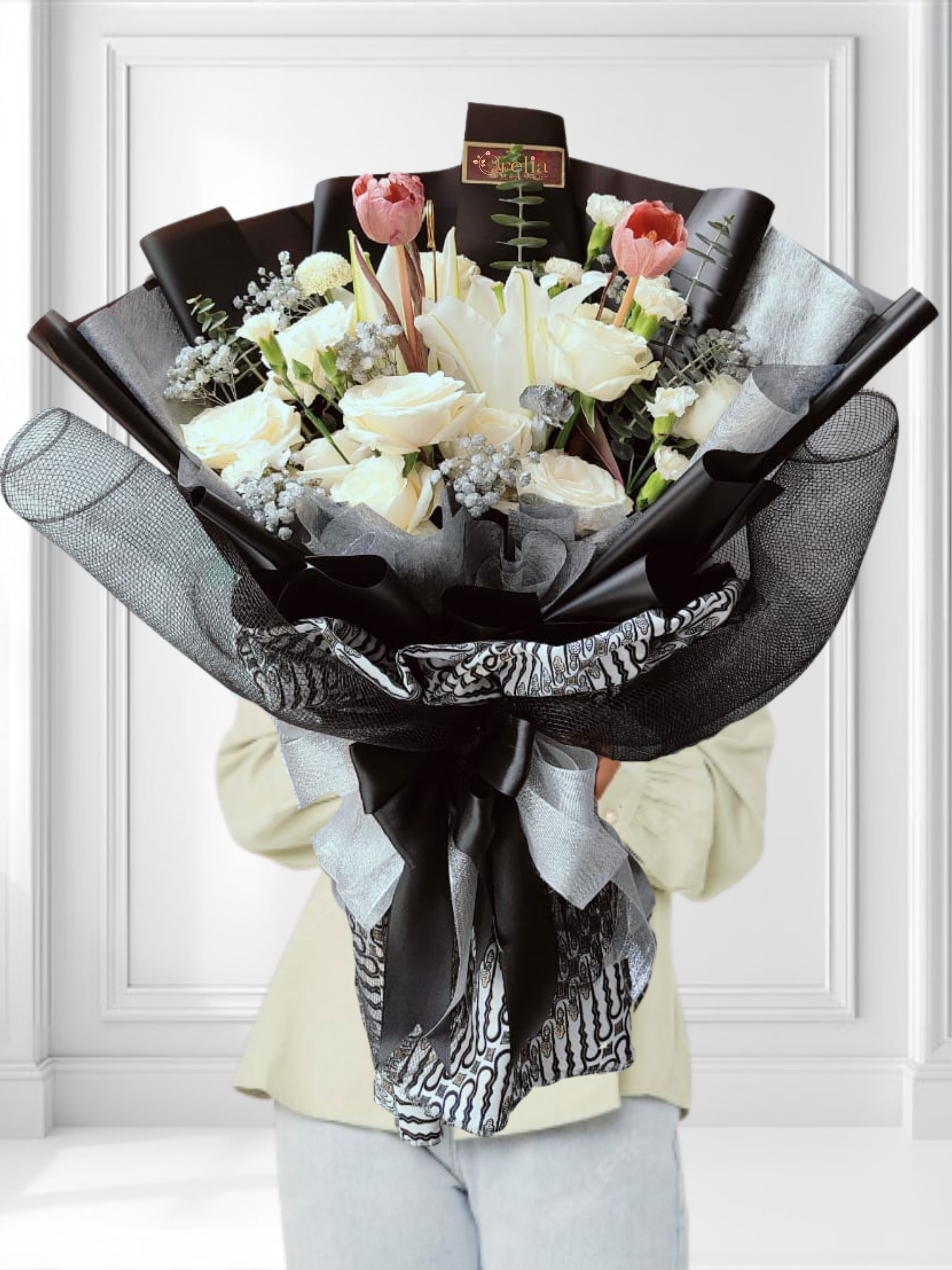 HB66 - Hand Bouquet