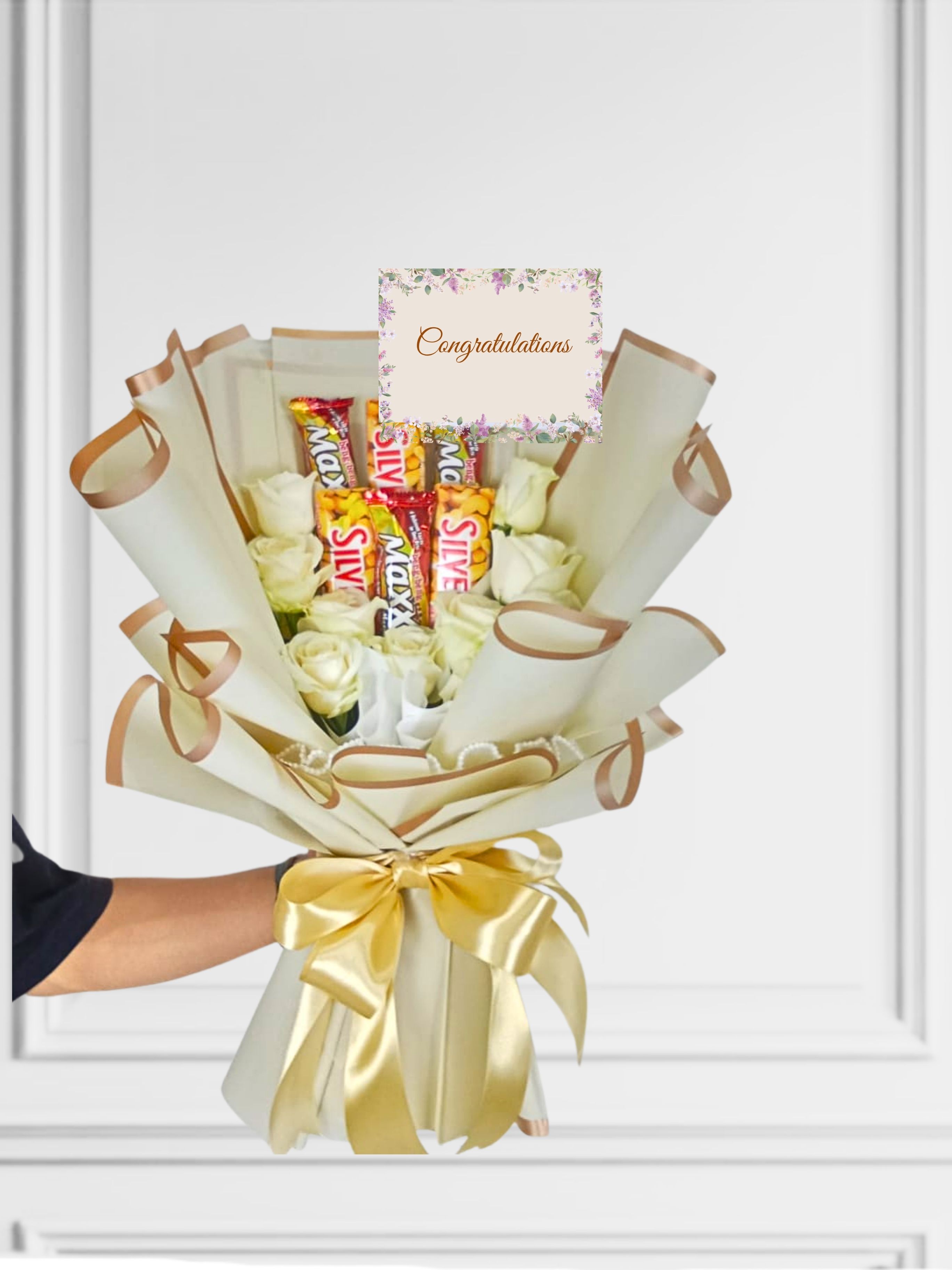 HB08 - Hand Bouquet