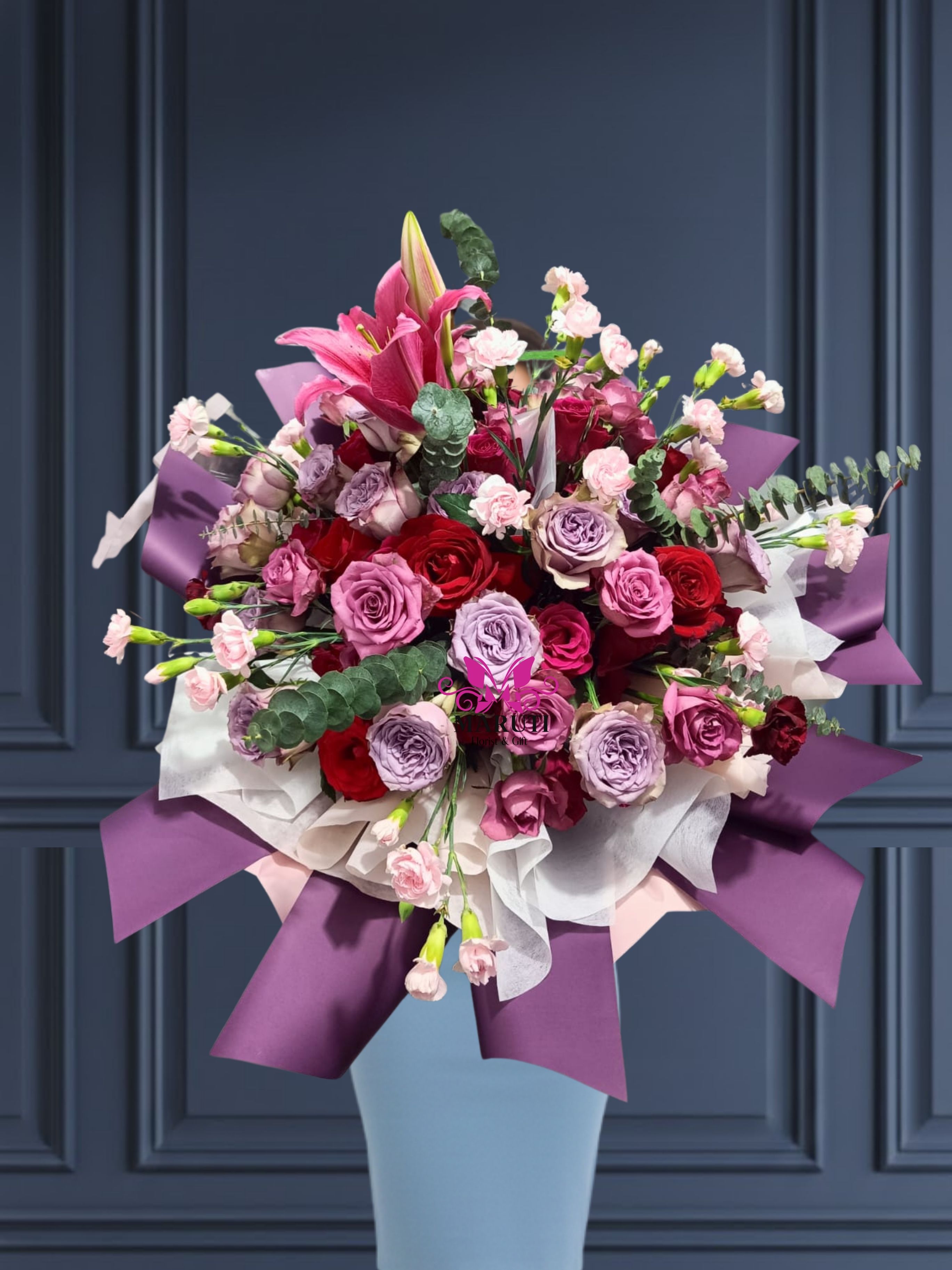 HB67 - Hand Bouquet