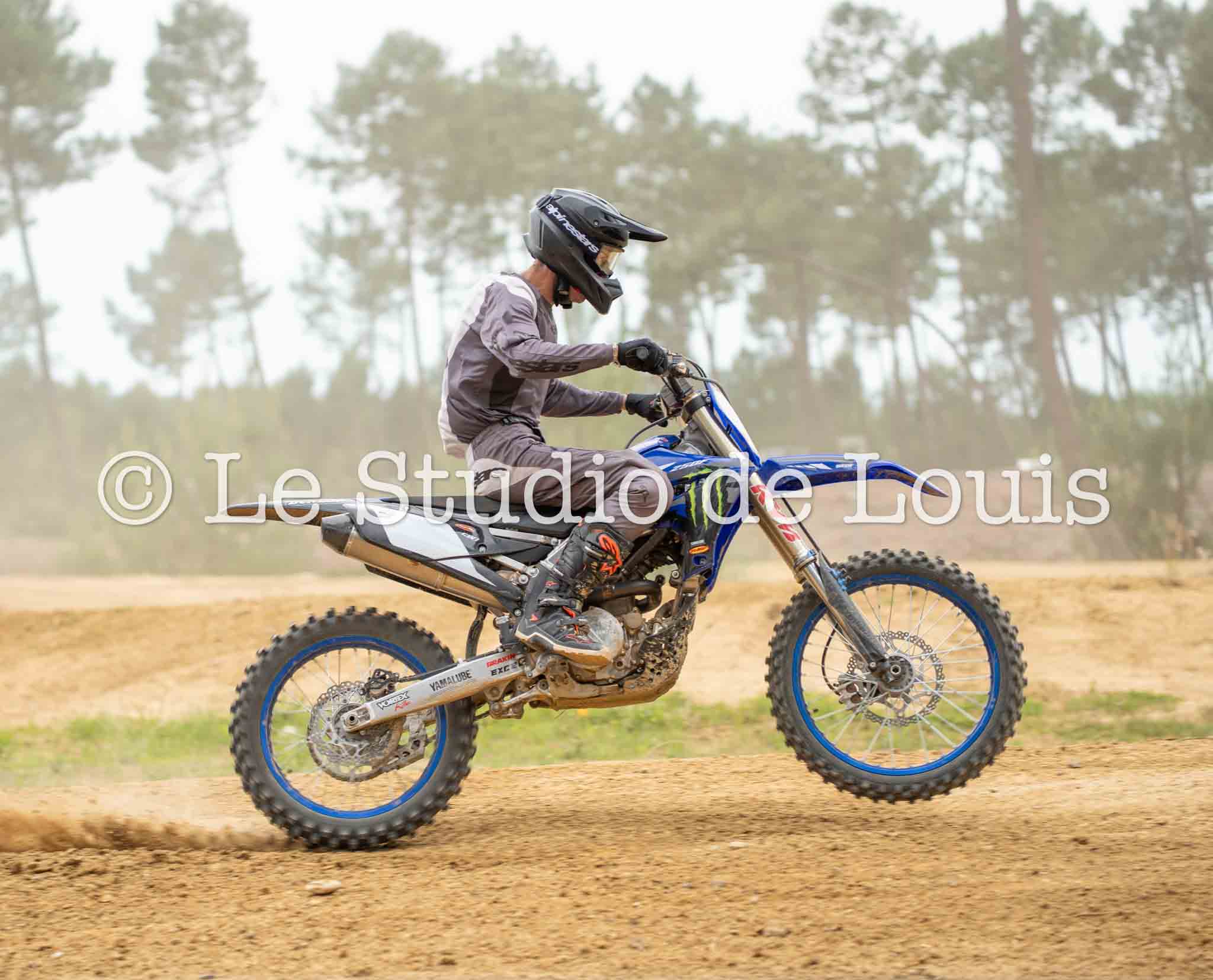 Moto bleu