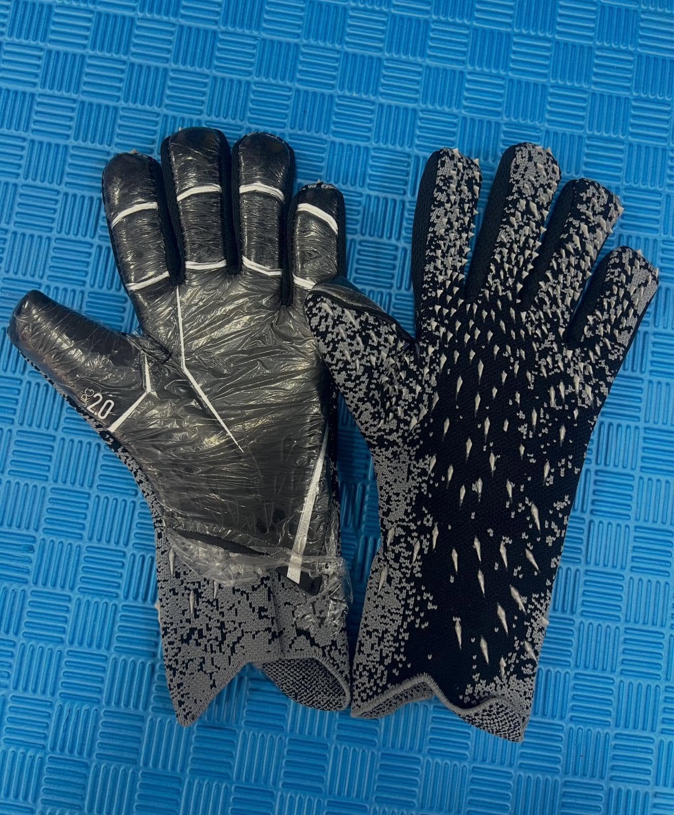 Grip Soccer Goalkeeper Gloves