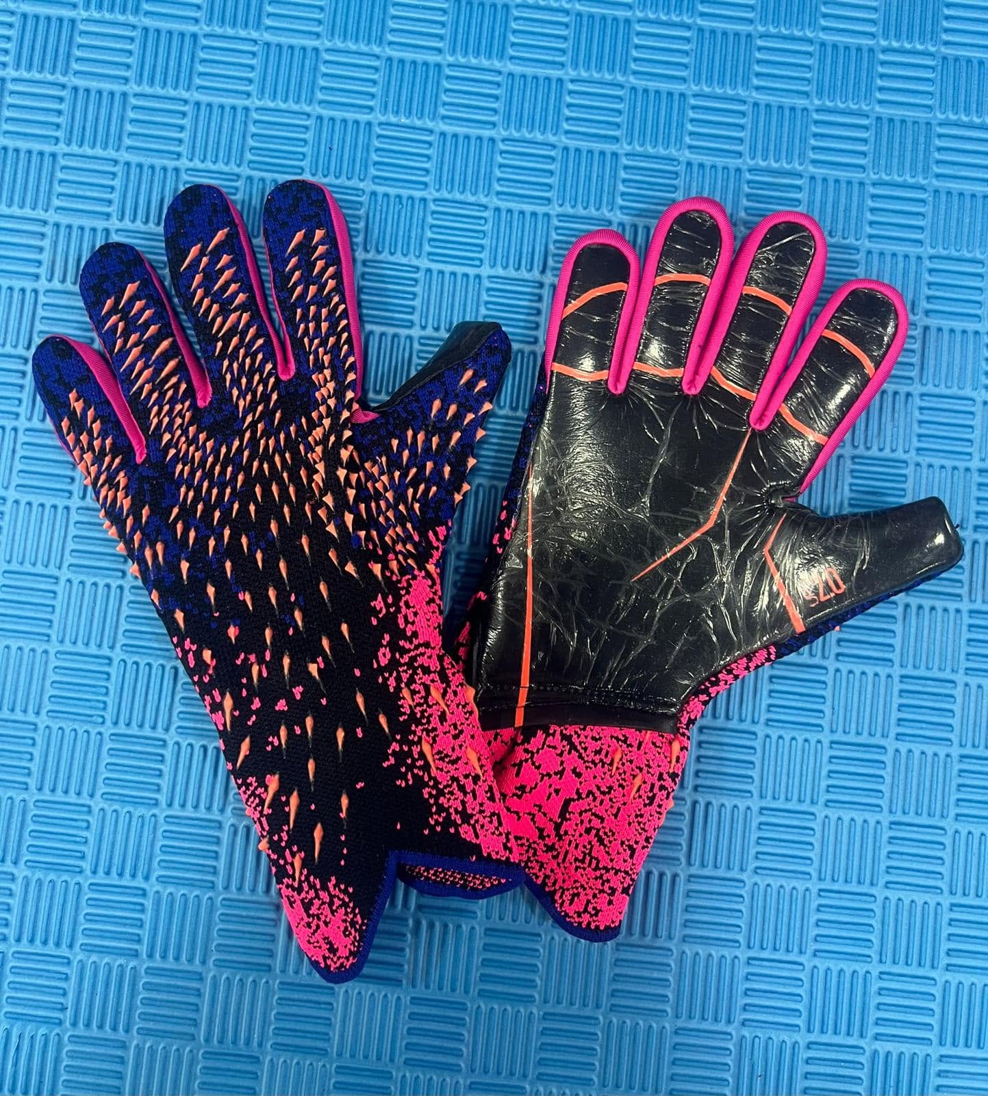 Grip Soccer Goalkeeper Gloves