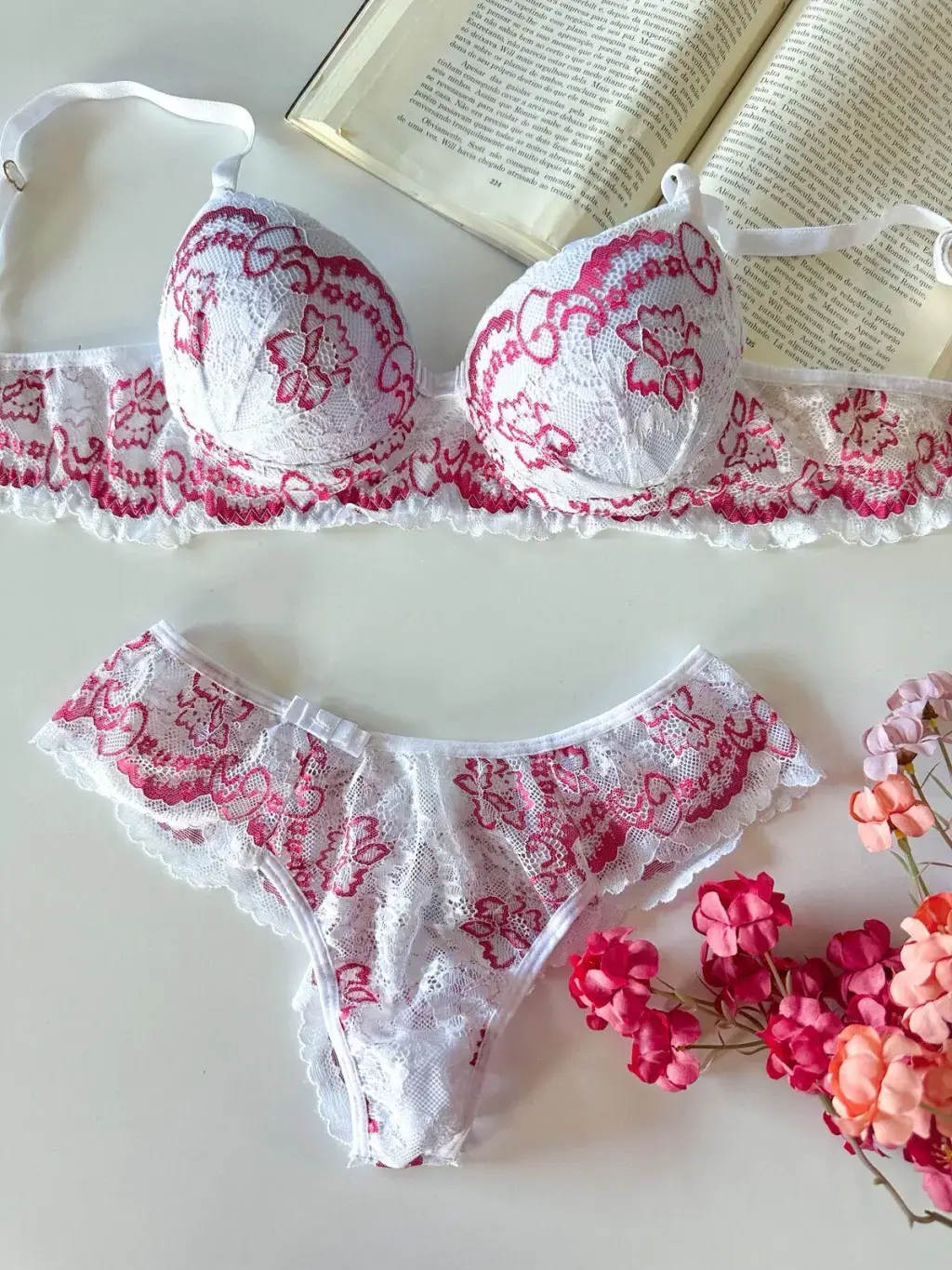 Conjunto de Lingerie em Renda Floral
