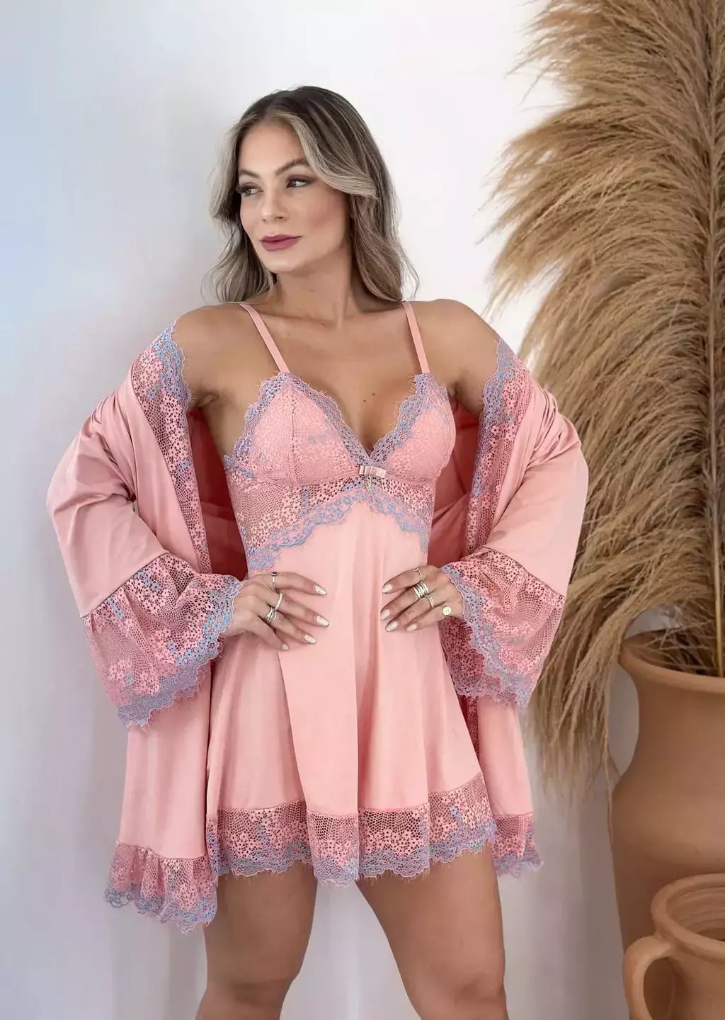 Conjunto de Lingerie com Robe Rosé
