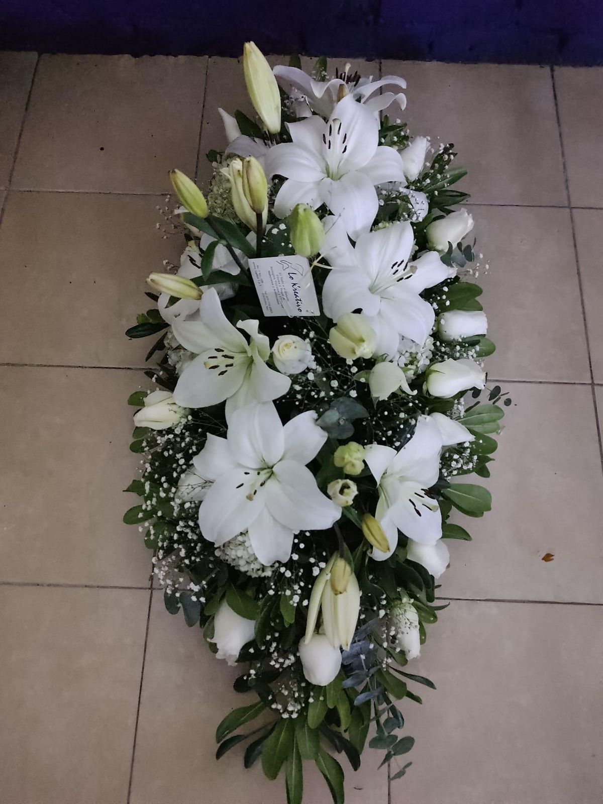 Arreglo Floral Fúnebre de Lirios Blancos