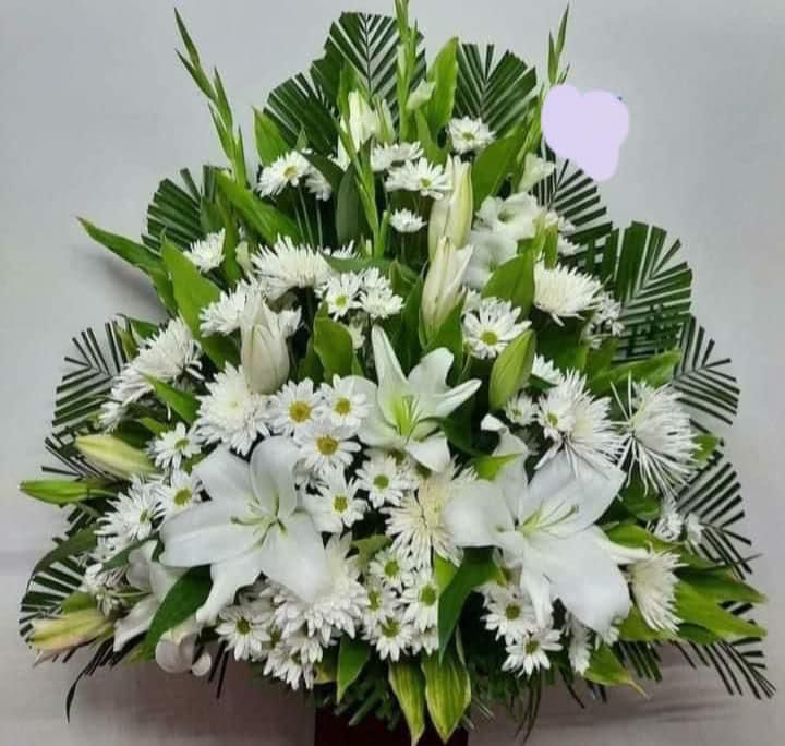 Arreglo Floral Blanco Elegante