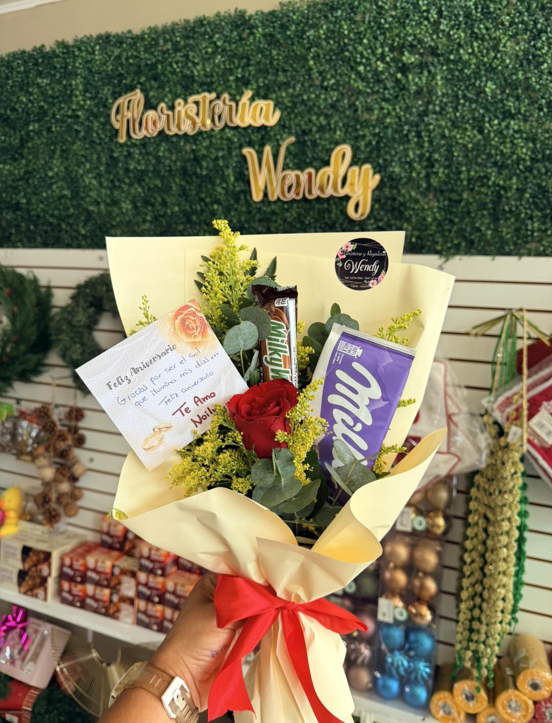 Ramo Dulce con Rosas y Chocolates