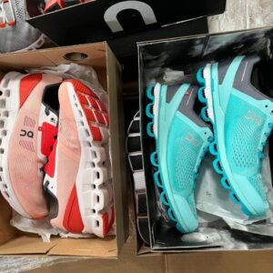 ON Cloud Running Shoes Pallets