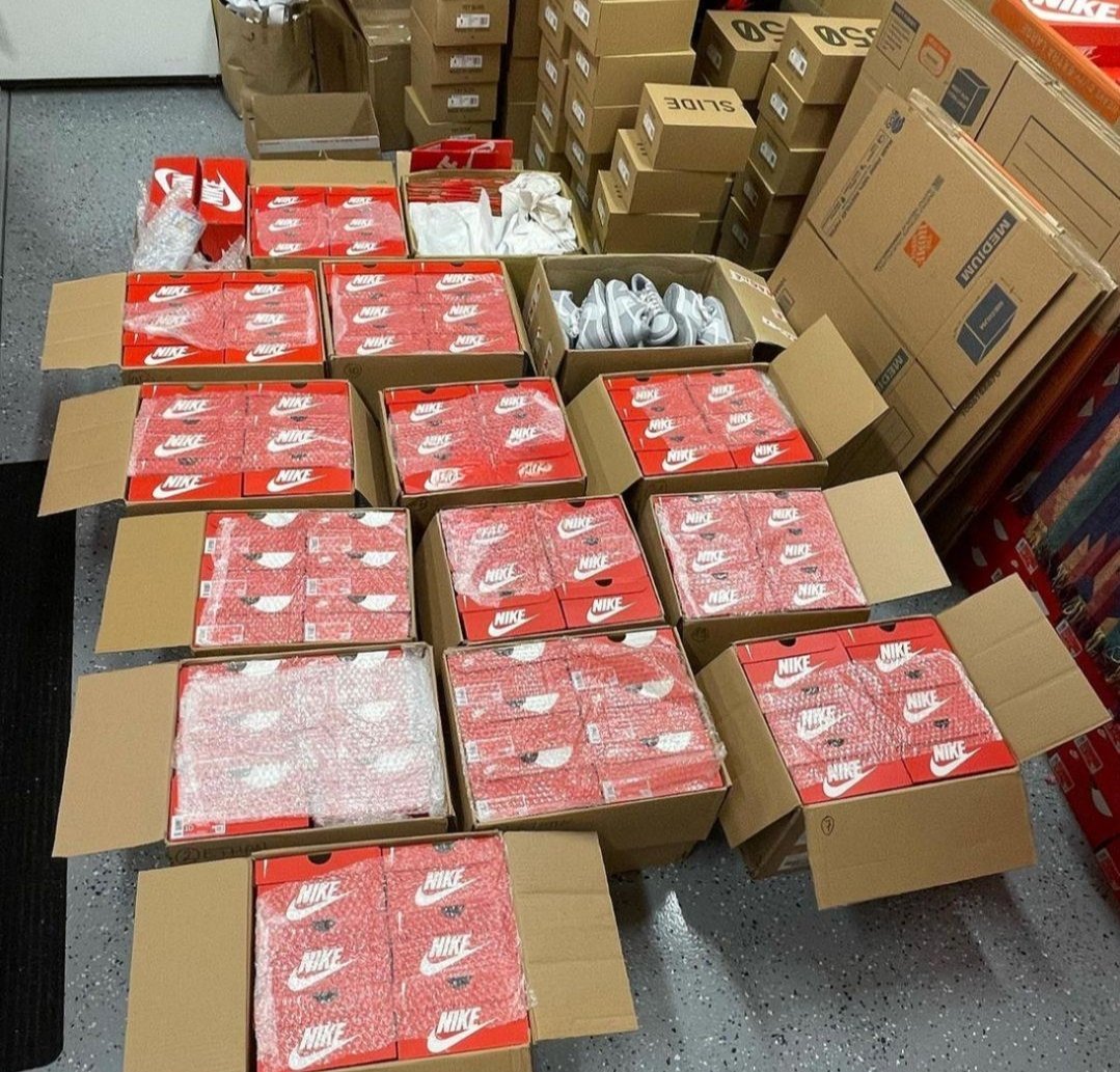 Nike Sneakers Box Set Pallets