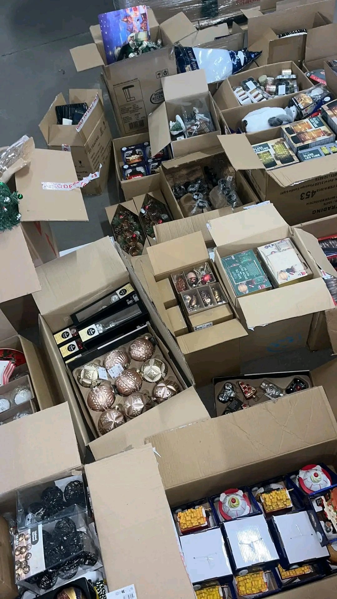 Christmas Decoration Bundle Pallets
