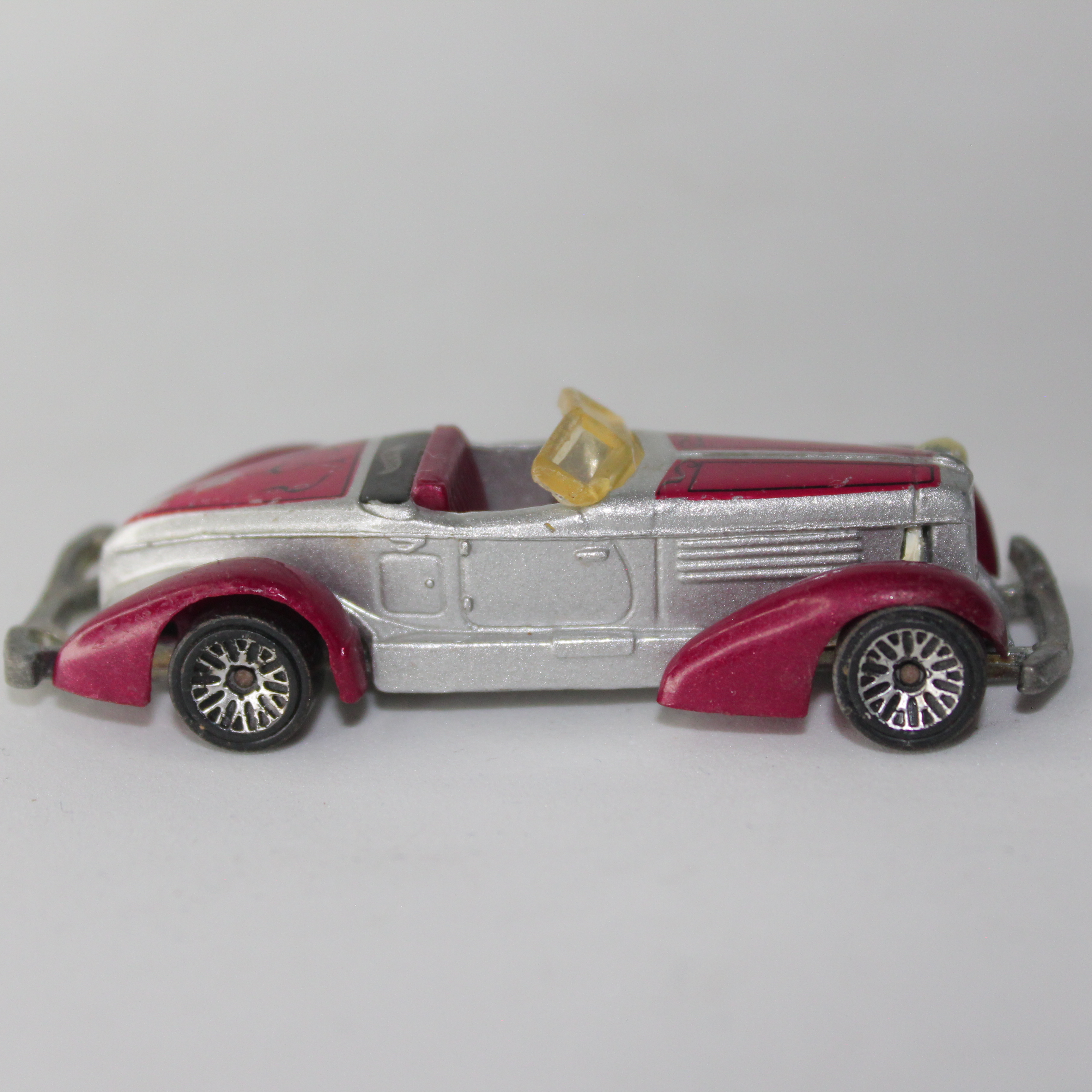Auto clásico de juguete