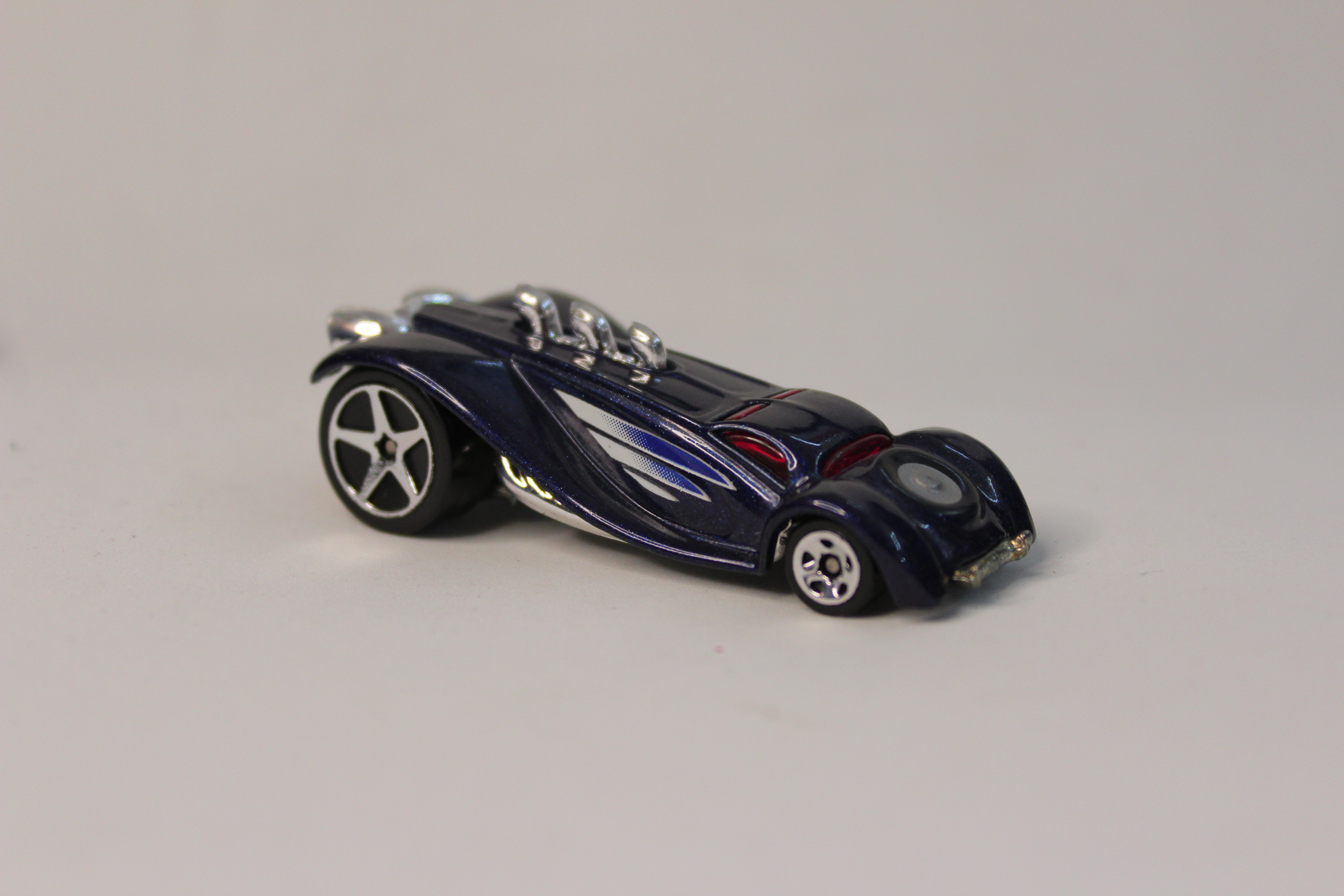Auto de juguete clásico