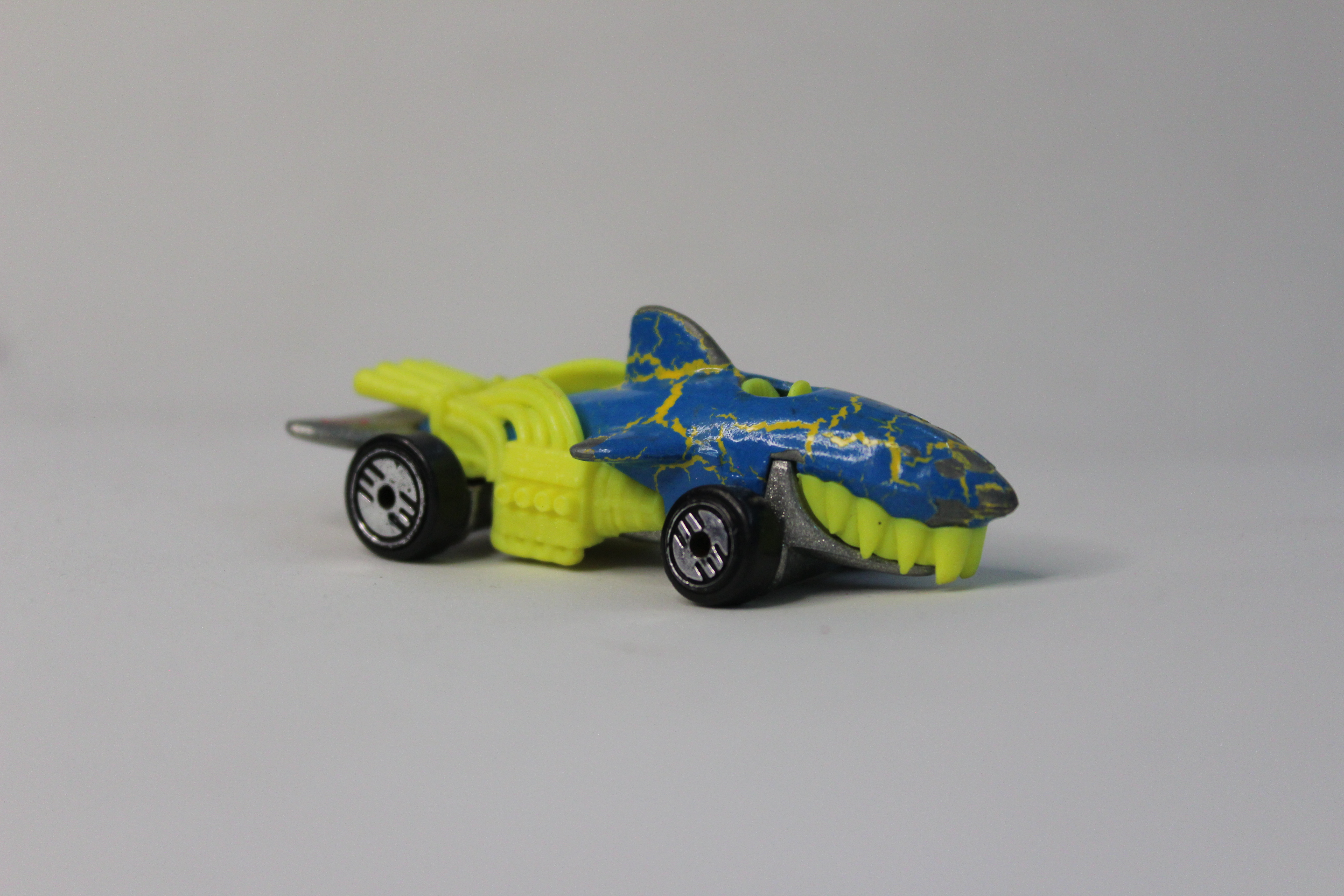 Carrito Tiburón Hot Wheels