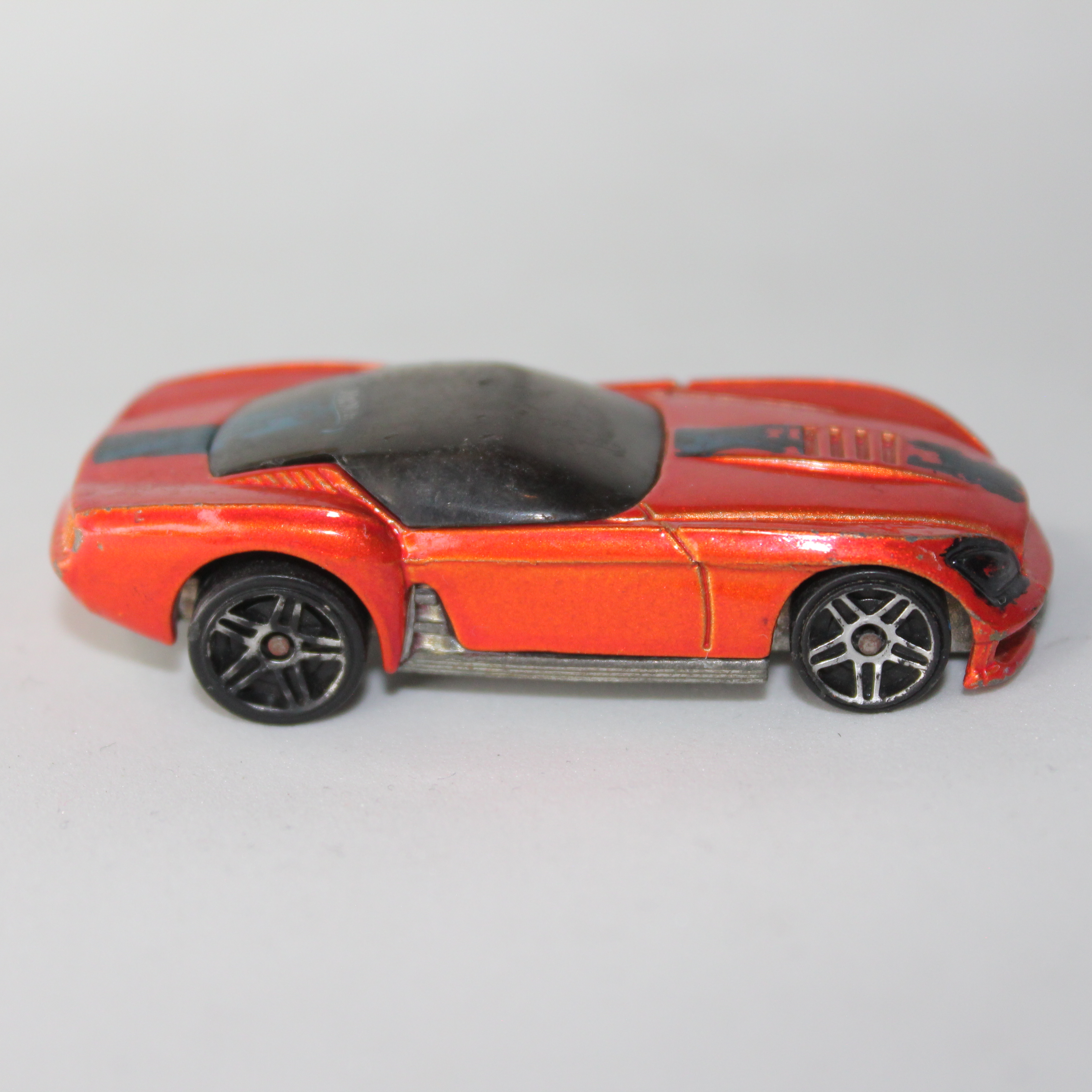 Carrito deportivo rojo