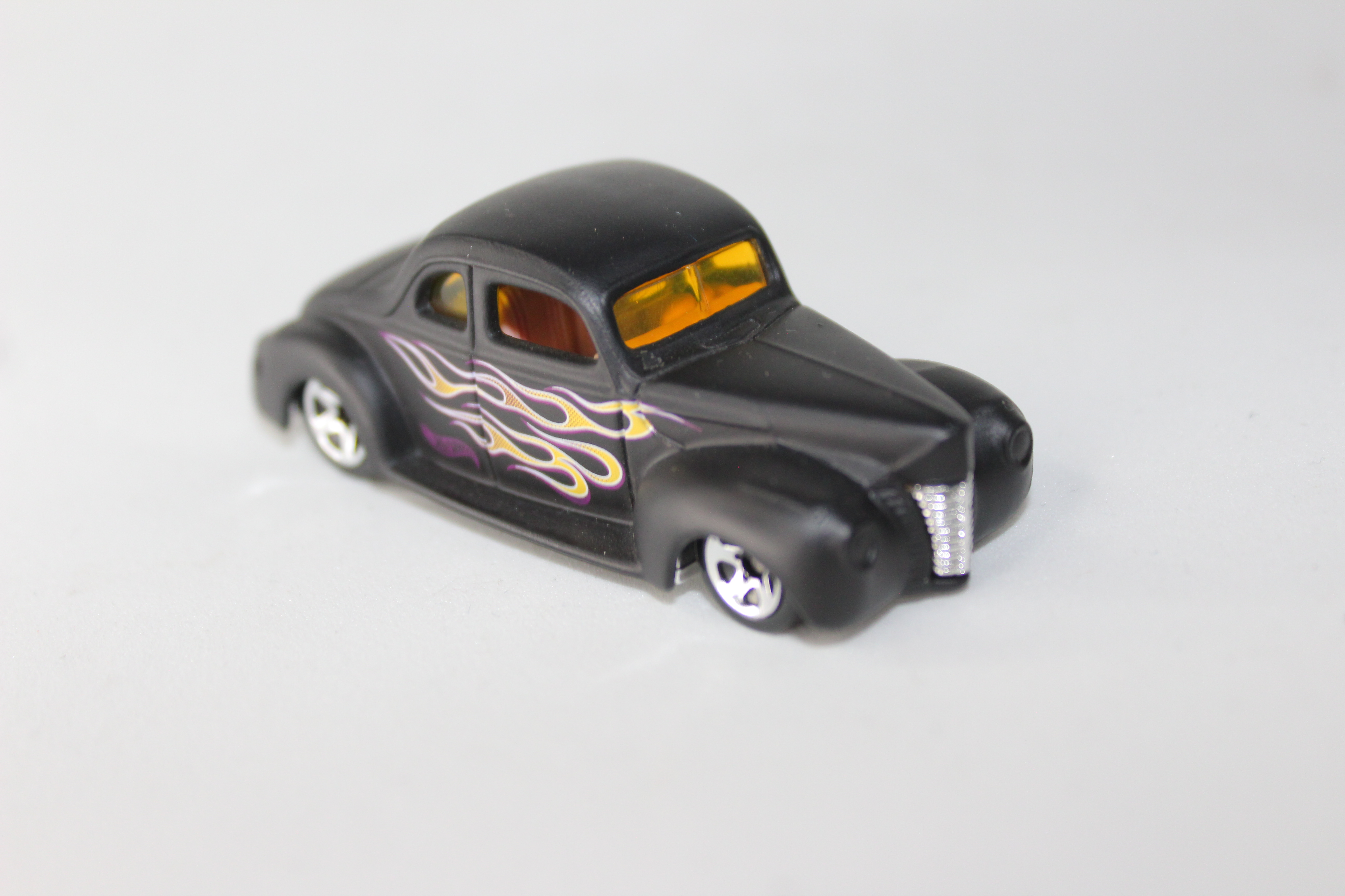 Auto de juguete clásico