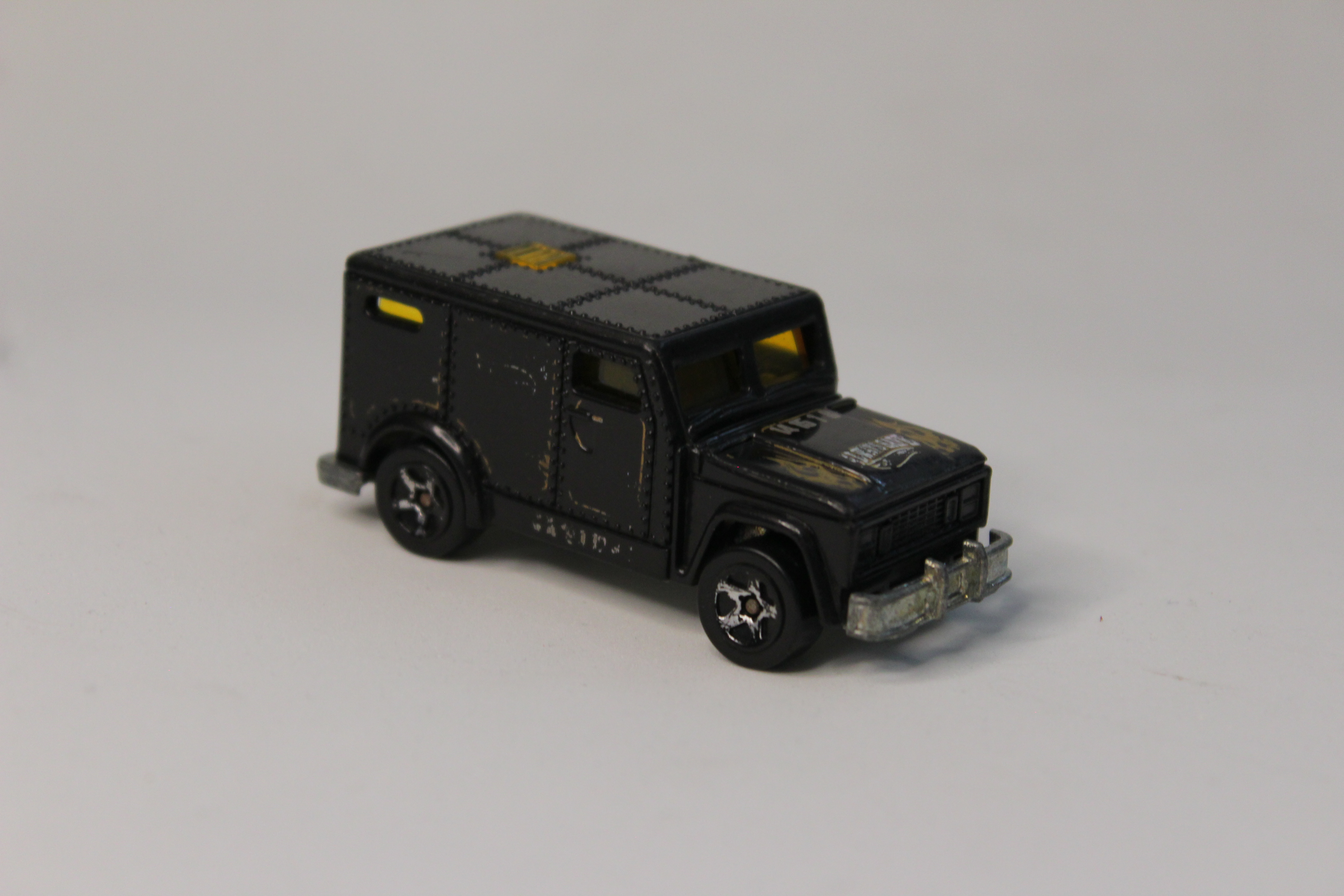 Camioneta Blindada de Juguete