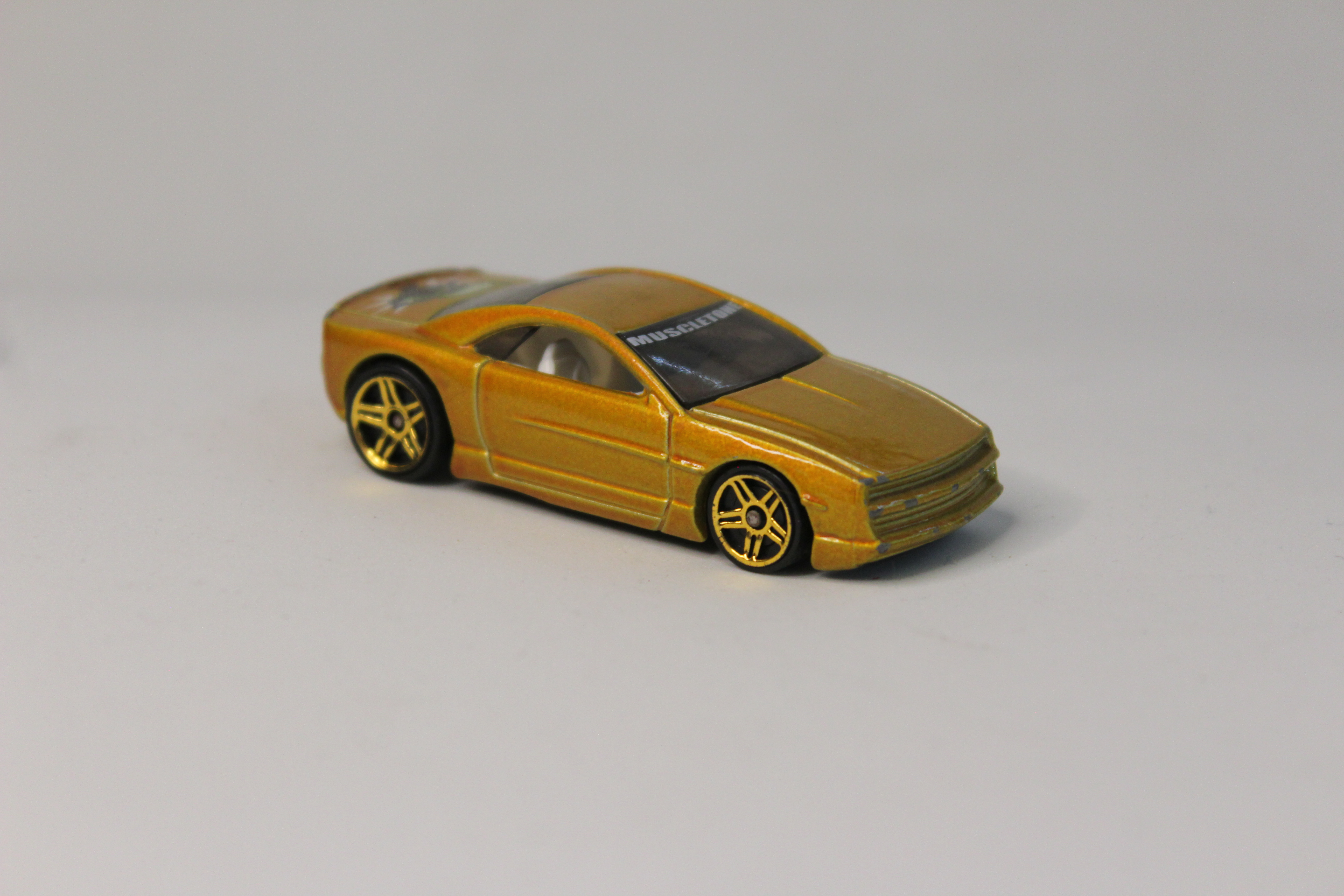 Auto de Juguete Deportivo Dorado