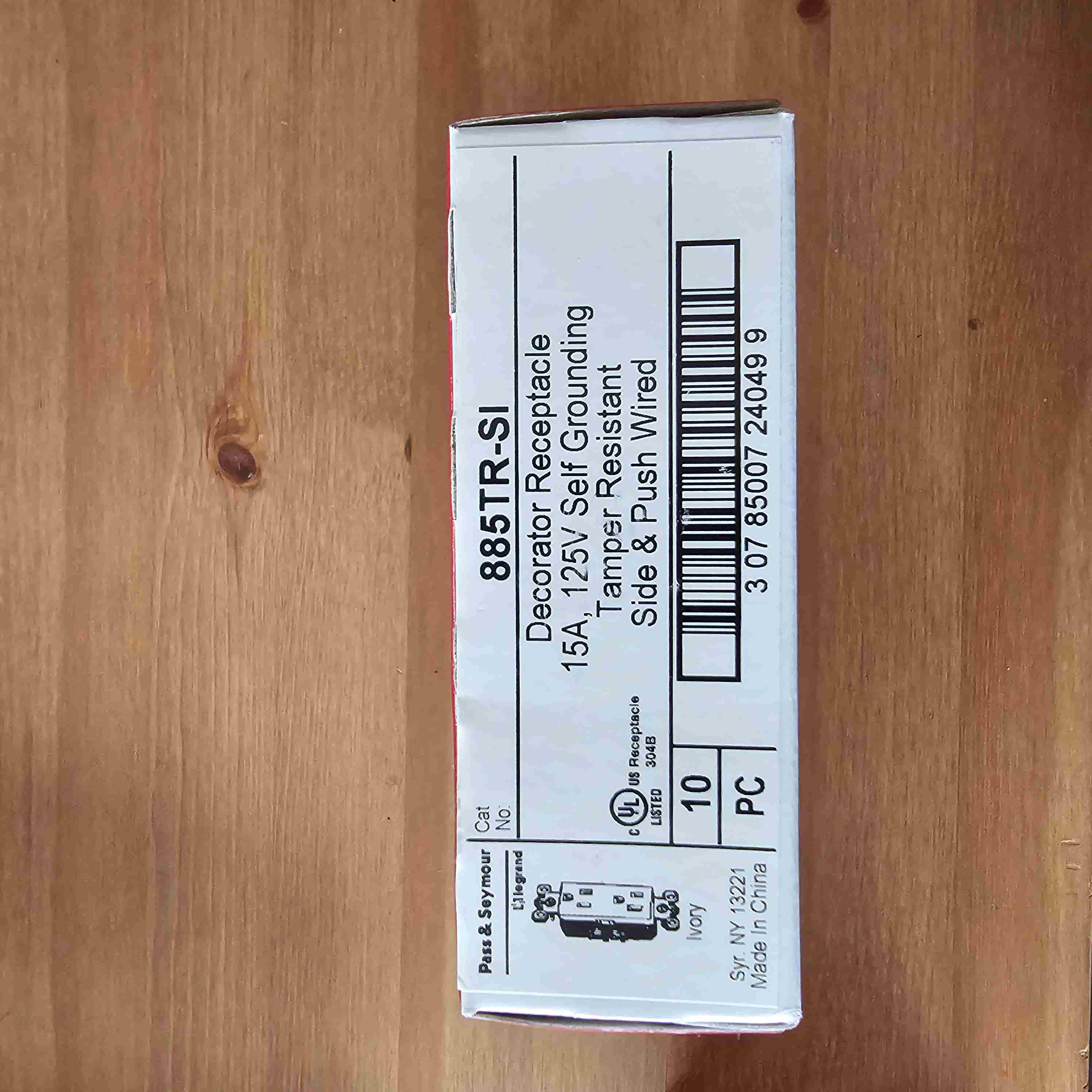 Legrand 885TR-SI Decorator Receptacle 15A, 125V Self Grounding Tamper Resistant Side & Push Wired
