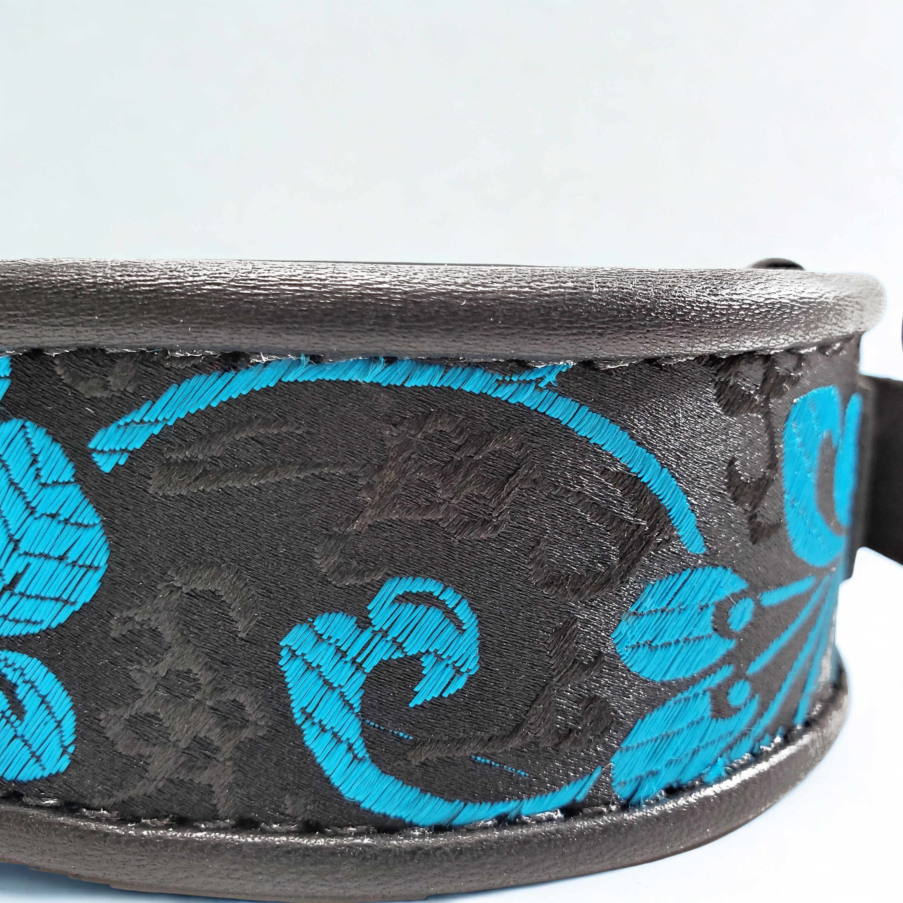 Blue Feather Brocade Collar