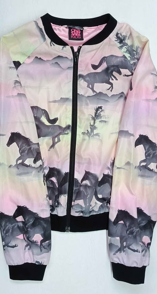 Campera estampada caballos