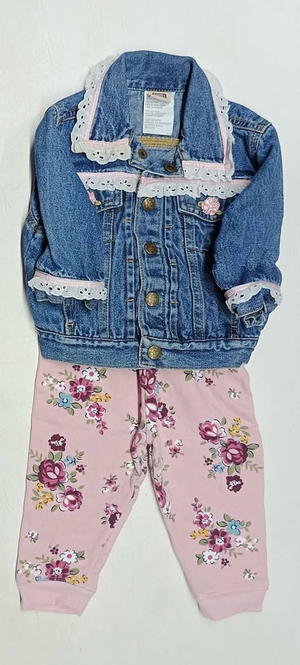 Conjunto infantil de jean y pantalón floral