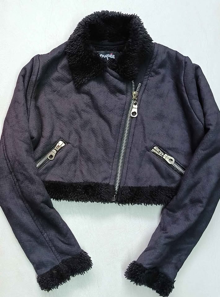 Campera biker corta de piel sintética