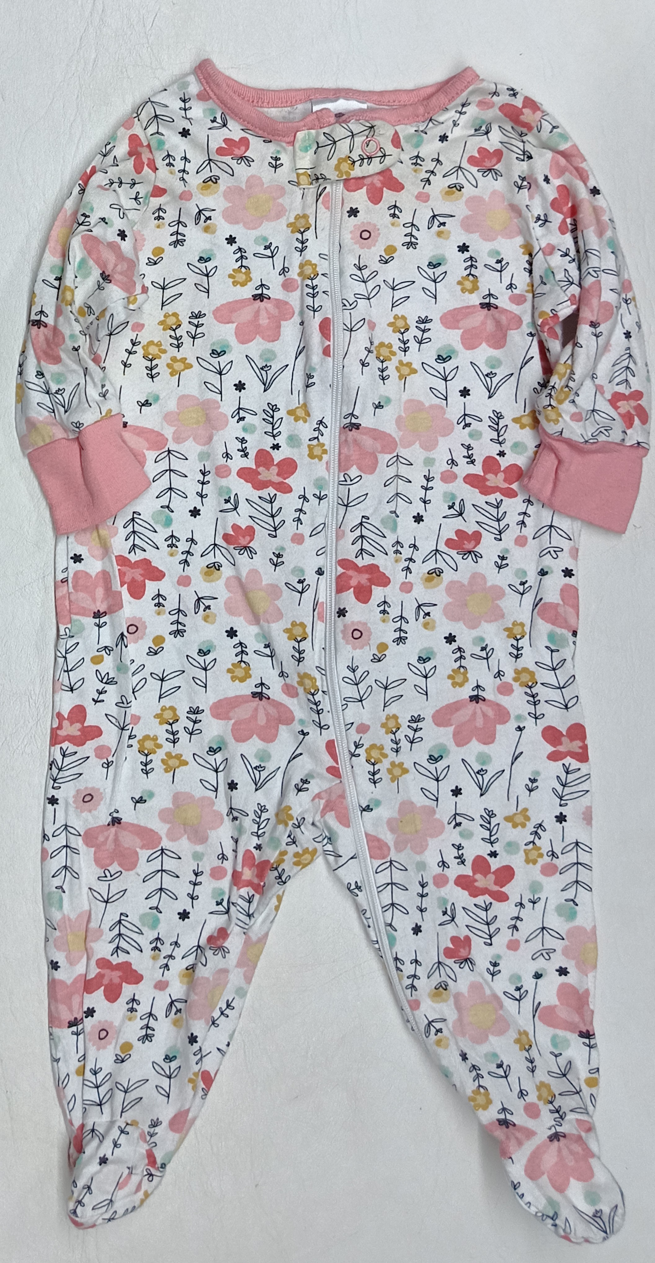 Pijama enterizo de bebé floral