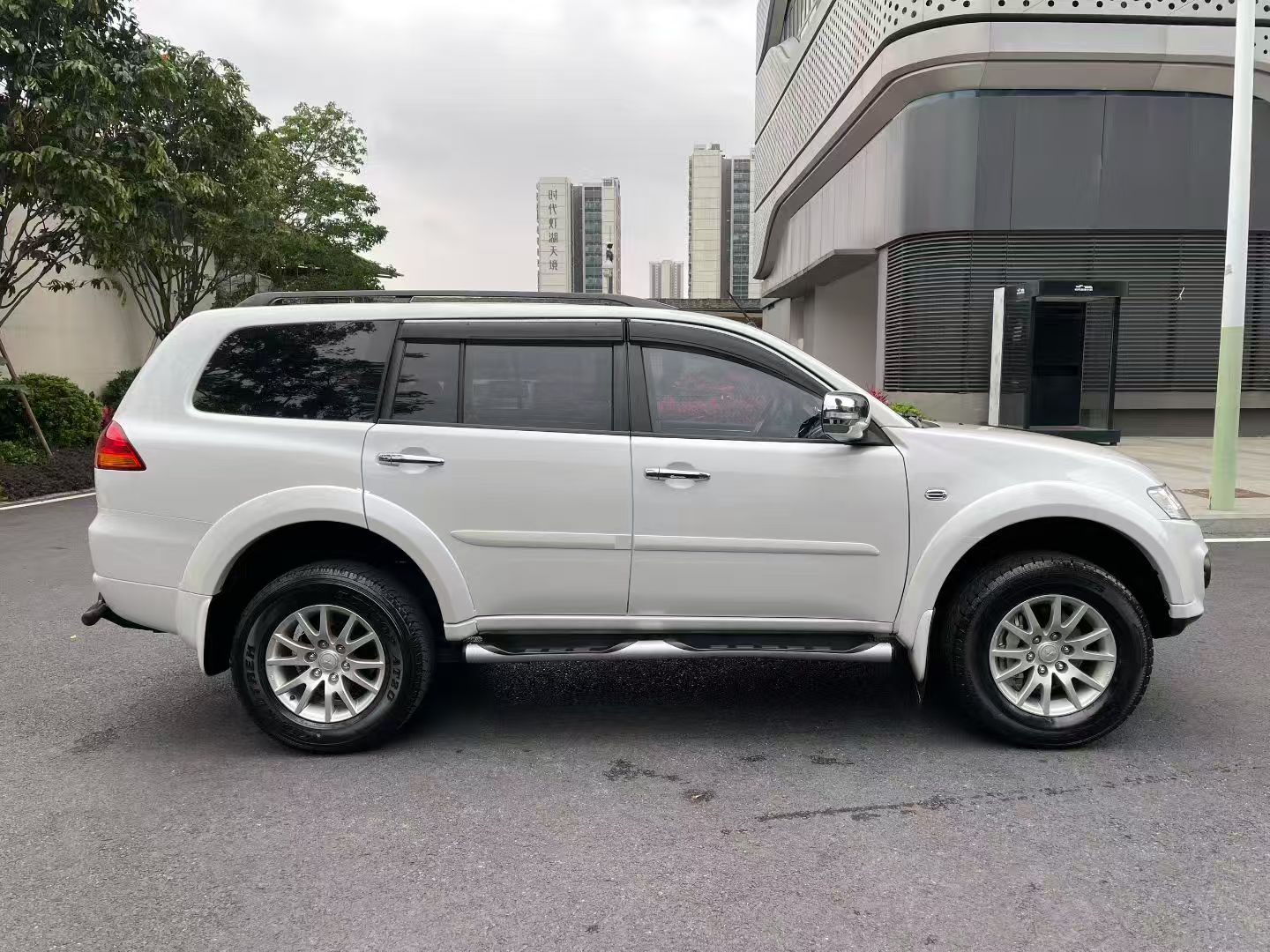 2015 Mitsubishi Pajero