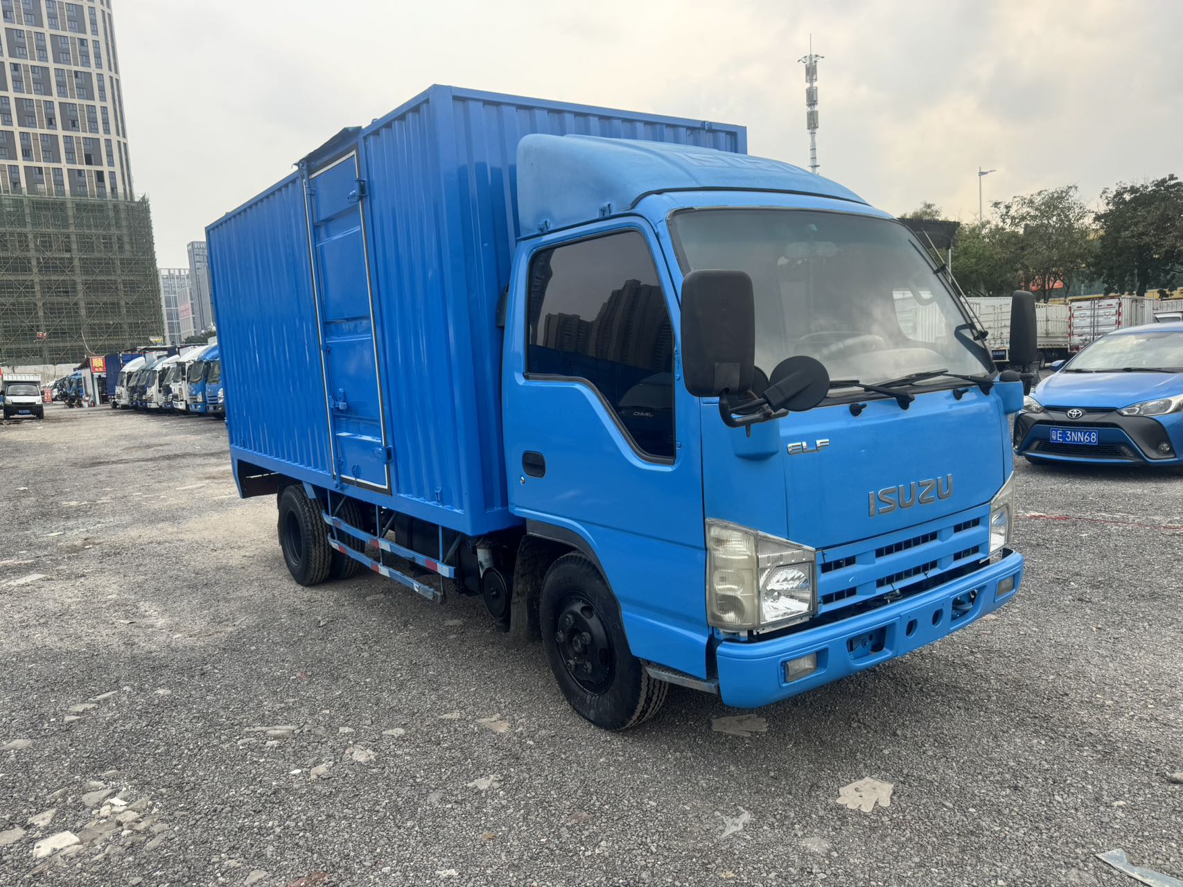 2014 ISUZU 2.8T Truck