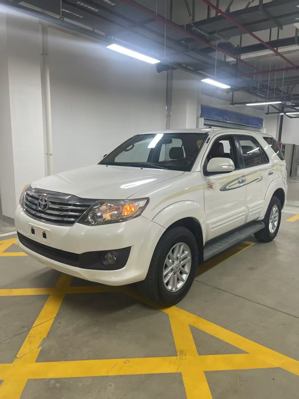 Toyota Fortuner 2.7L 4WD 2014