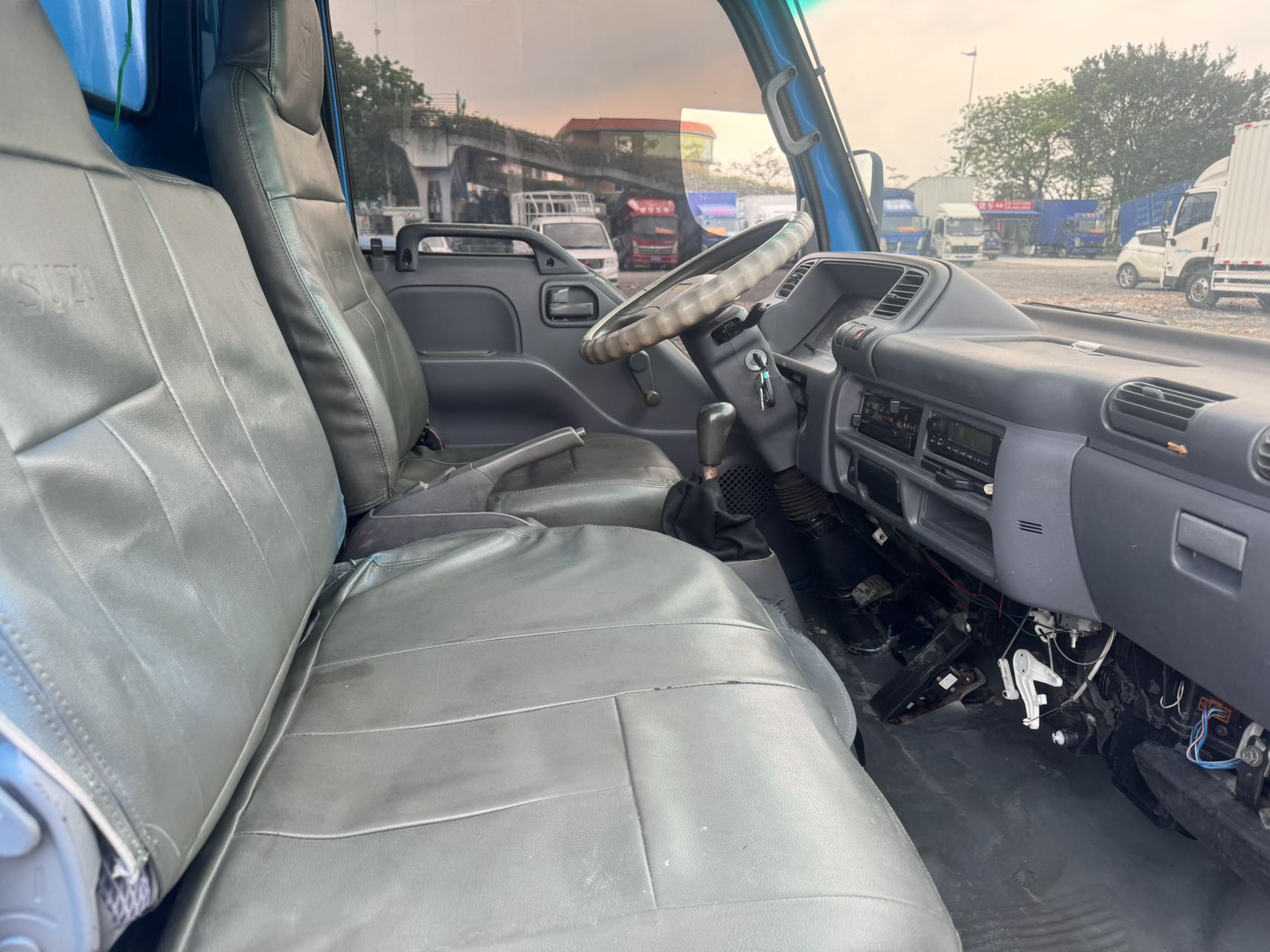 2014 ISUZU 2.8T Truck
